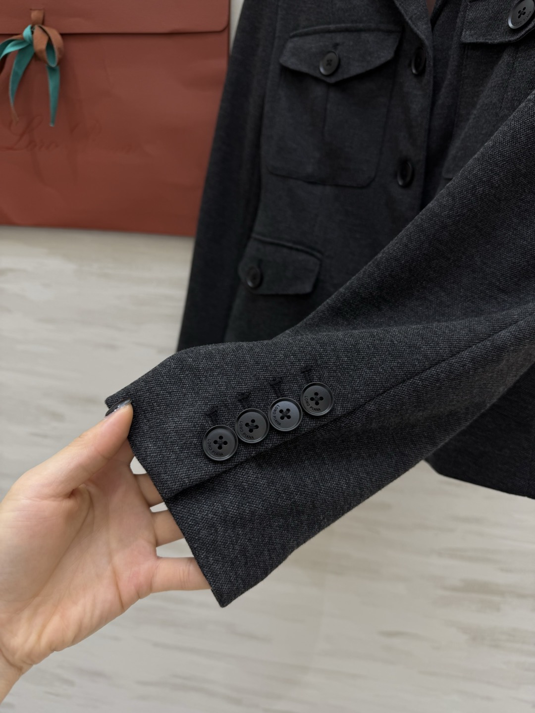 Loro Pian♡²⁶老钱风西装外套 一眼沦陷的温柔气质款！温柔燕麦米灰+沉稳深炭灰 低调显贵 不挑肤