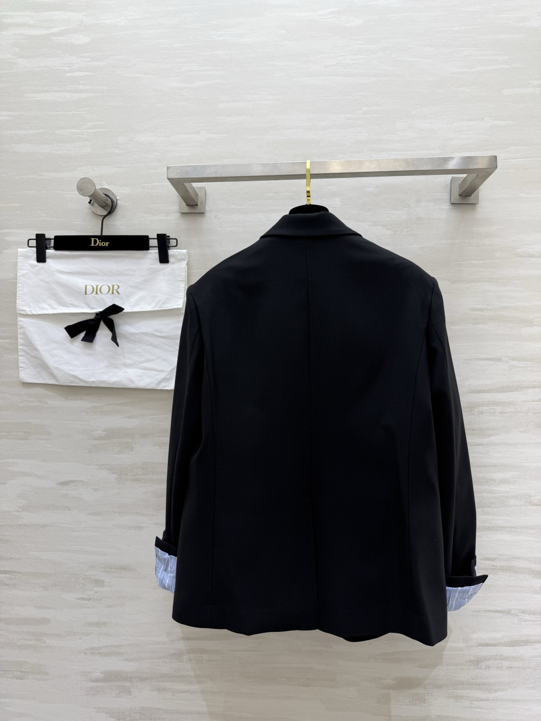 #DIO♡²⁶黑色经典西装 极简高级的本命刚需外套 气场直接拉满 正肩利落经典枪驳领剪裁 优化头肩比 轻