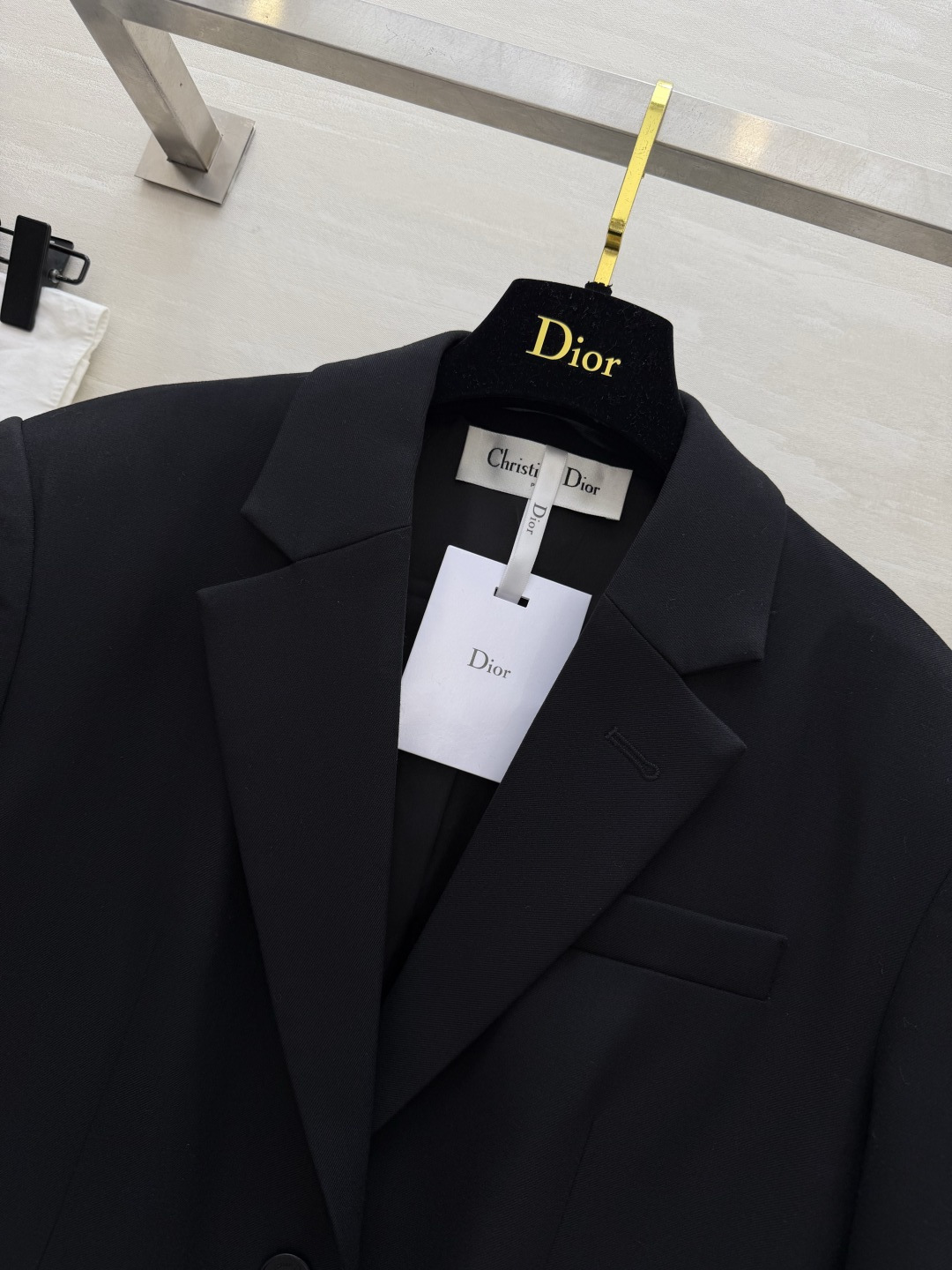 #DIO♡²⁶黑色经典西装 极简高级的本命刚需外套 气场直接拉满 正肩利落经典枪驳领剪裁 优化头肩比 轻