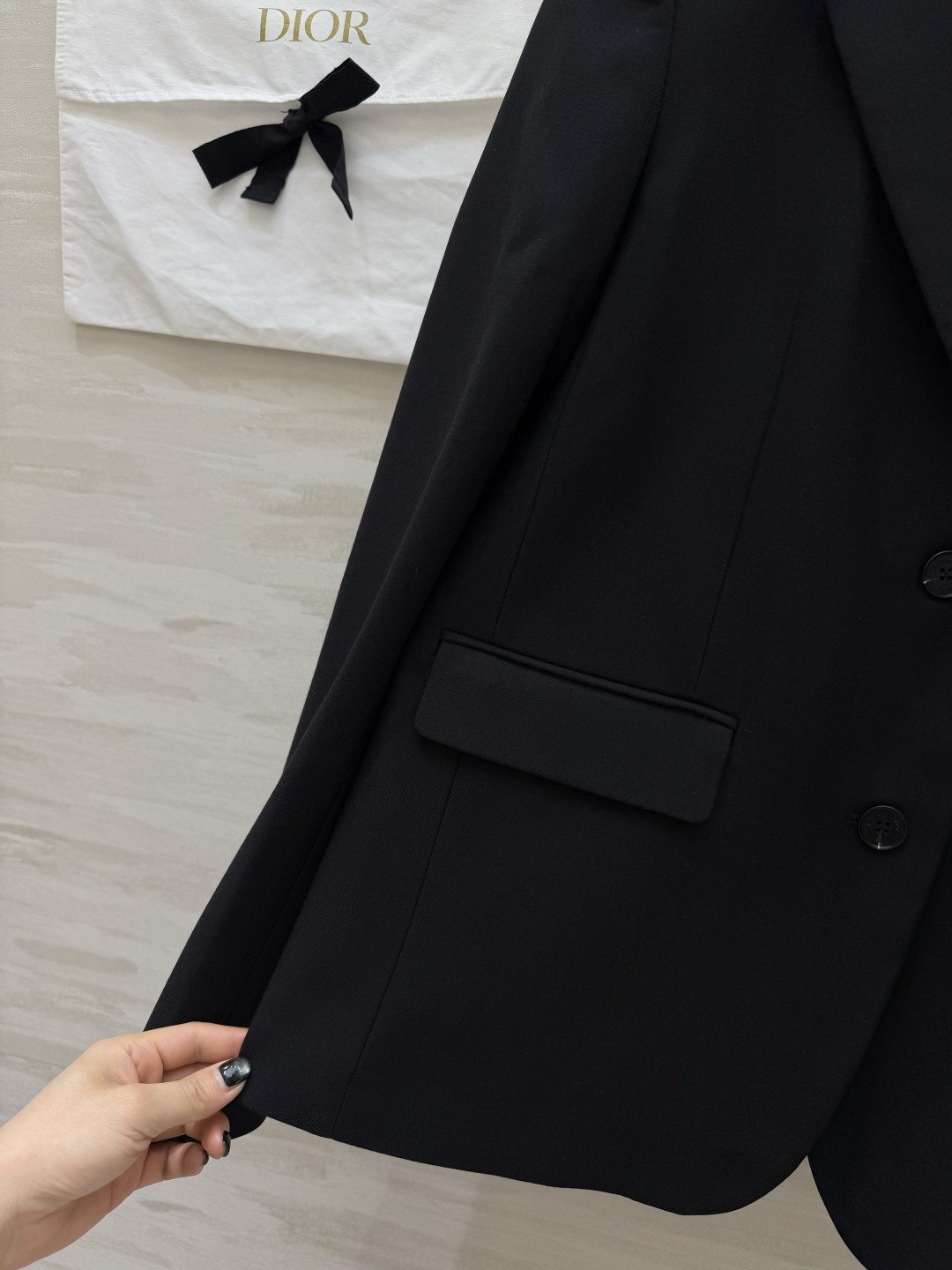 #DIO♡²⁶黑色经典西装 极简高级的本命刚需外套 气场直接拉满 正肩利落经典枪驳领剪裁 优化头肩比 轻