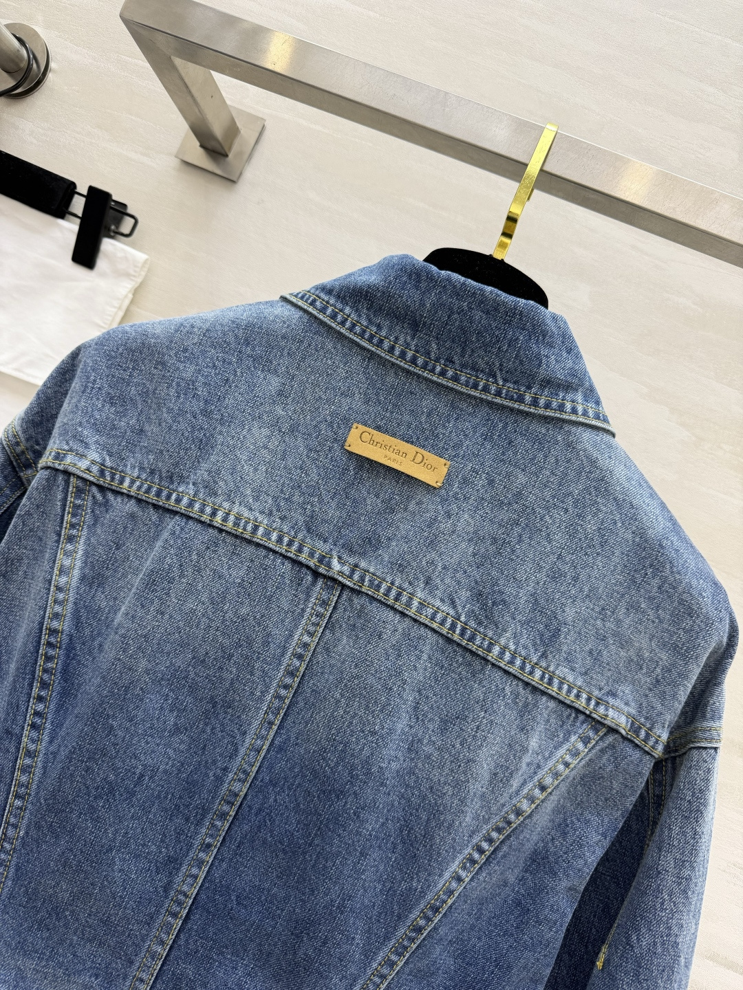 #DIO♡²⁶🌊万年经典百搭 水洗牛仔外套 永不过时的丹宁 承包一年四季的时髦感 复古做旧水洗蓝调 自带