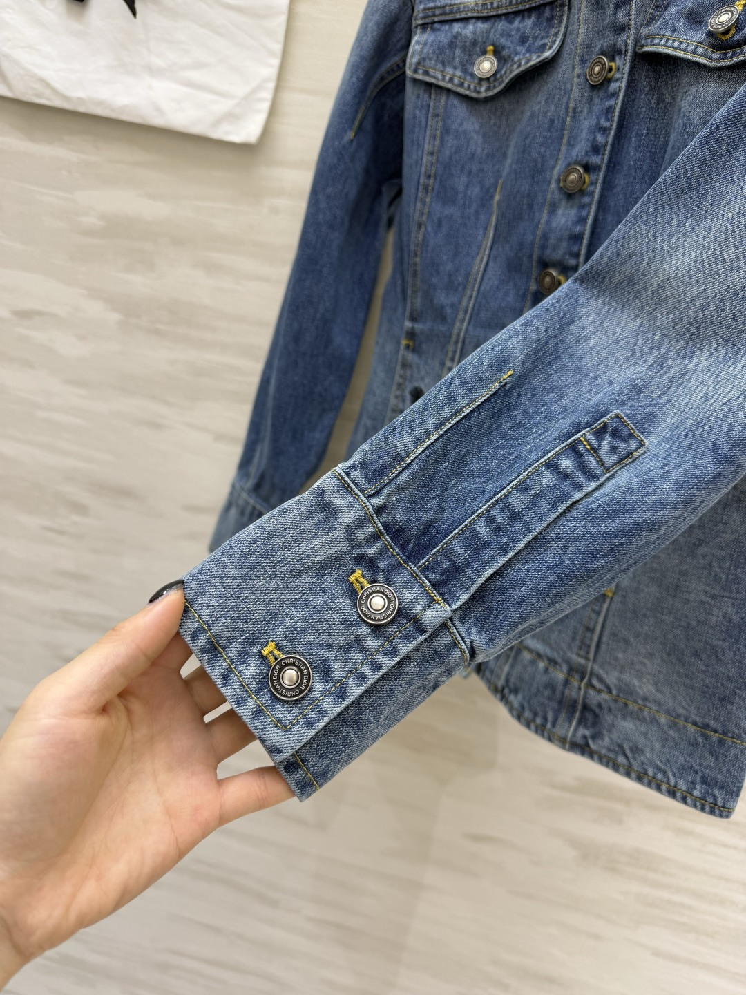 #DIO♡²⁶🌊万年经典百搭 水洗牛仔外套 永不过时的丹宁 承包一年四季的时髦感 复古做旧水洗蓝调 自带