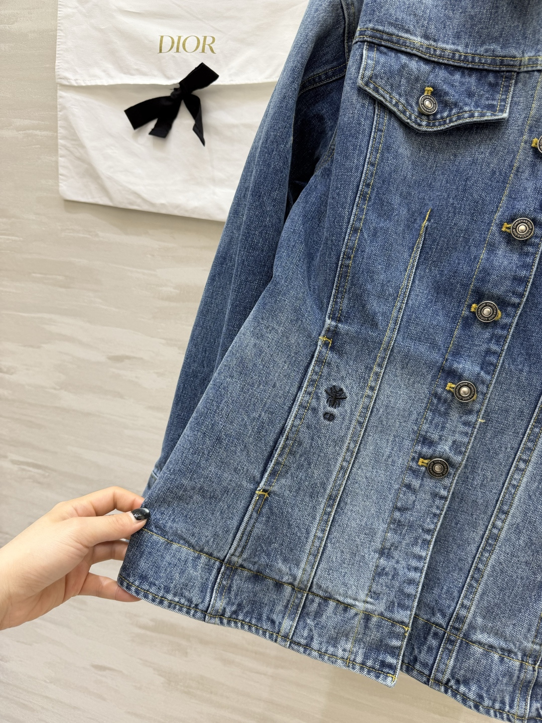 #DIO♡²⁶🌊万年经典百搭 水洗牛仔外套 永不过时的丹宁 承包一年四季的时髦感 复古做旧水洗蓝调 自带