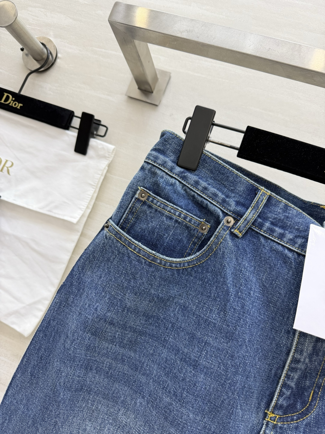 💙#DIO♡²⁶复古水洗阔腿微喇牛仔裤 一条穿出满屏长腿与松弛高级感 经典复古牛仔蓝 自然怀旧水洗做旧 