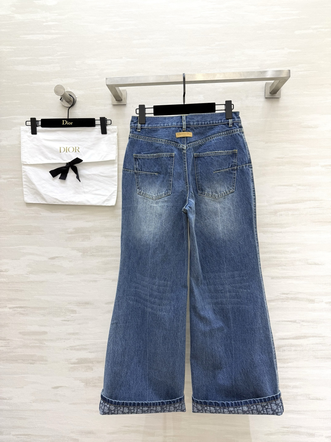 💙#DIO♡²⁶复古水洗阔腿微喇牛仔裤 一条穿出满屏长腿与松弛高级感 经典复古牛仔蓝 自然怀旧水洗做旧 