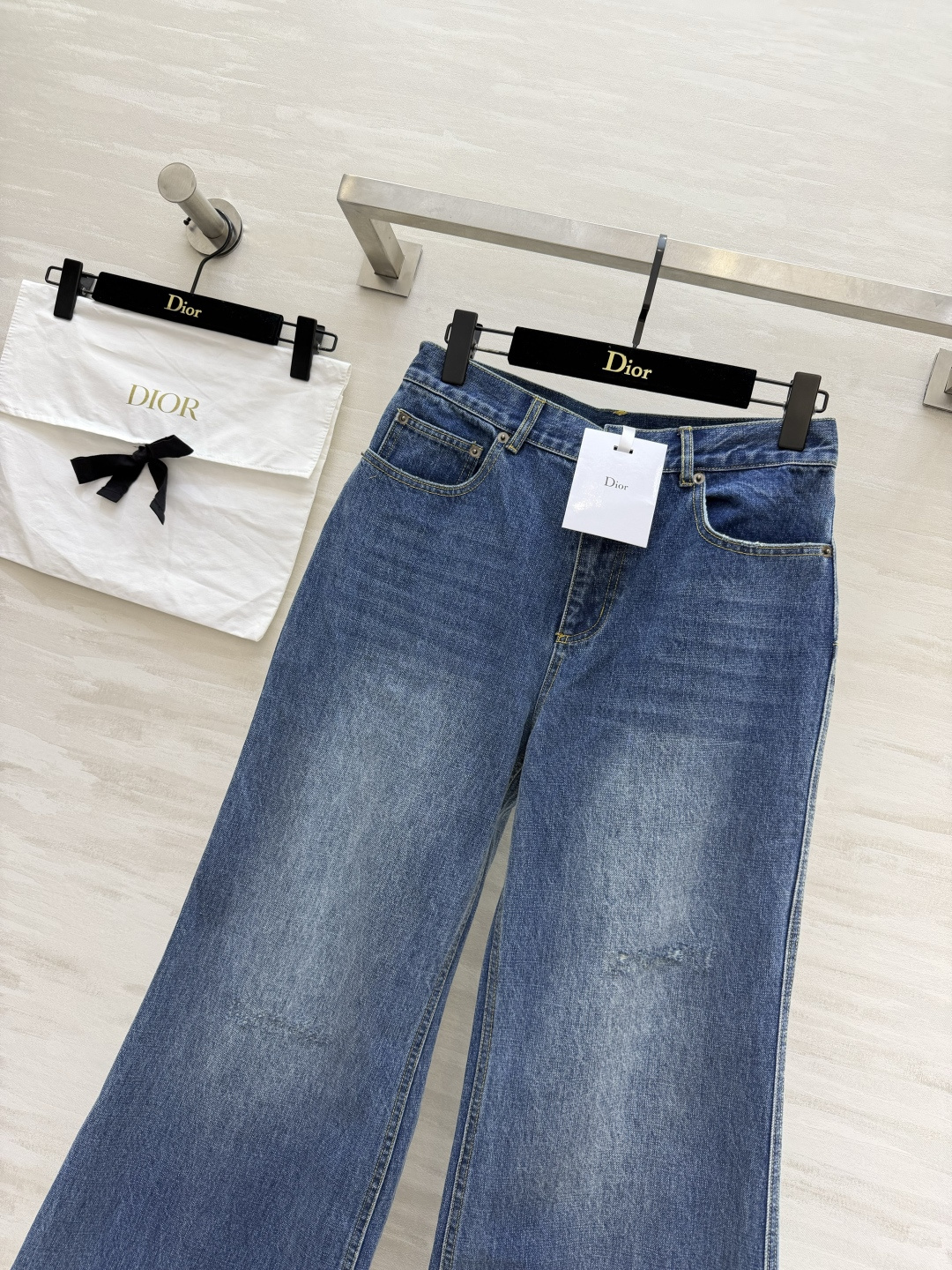 💙#DIO♡²⁶复古水洗阔腿微喇牛仔裤 一条穿出满屏长腿与松弛高级感 经典复古牛仔蓝 自然怀旧水洗做旧 