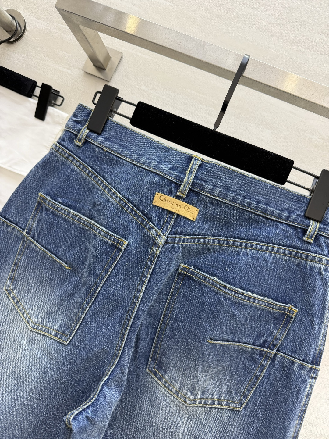 💙#DIO♡²⁶复古水洗阔腿微喇牛仔裤 一条穿出满屏长腿与松弛高级感 经典复古牛仔蓝 自然怀旧水洗做旧 