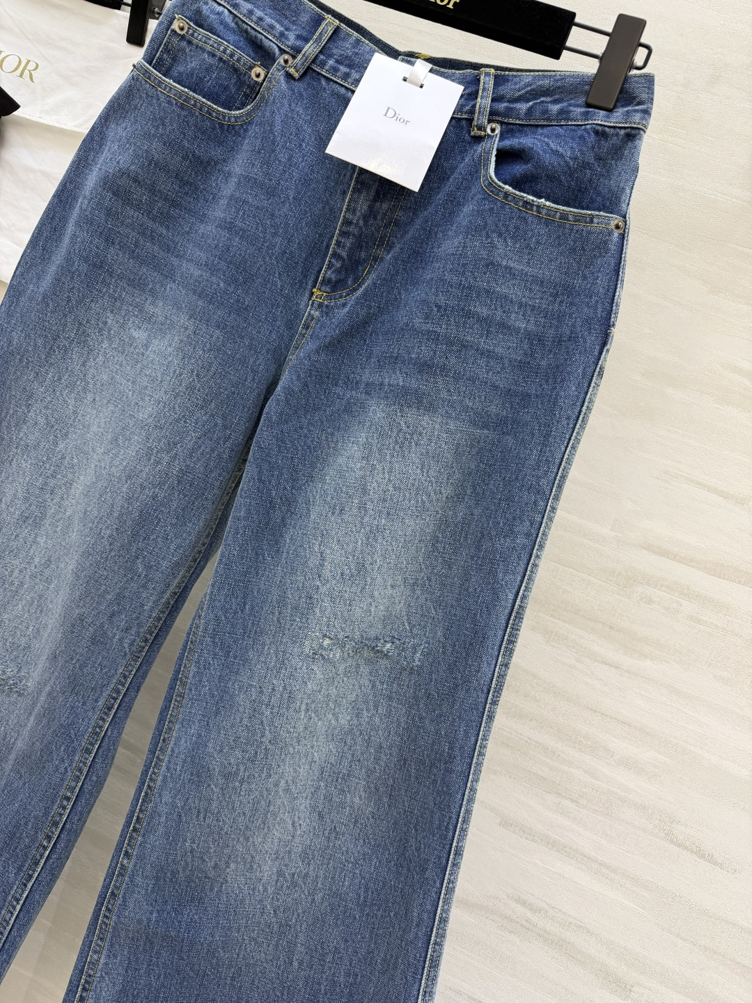 💙#DIO♡²⁶复古水洗阔腿微喇牛仔裤 一条穿出满屏长腿与松弛高级感 经典复古牛仔蓝 自然怀旧水洗做旧 