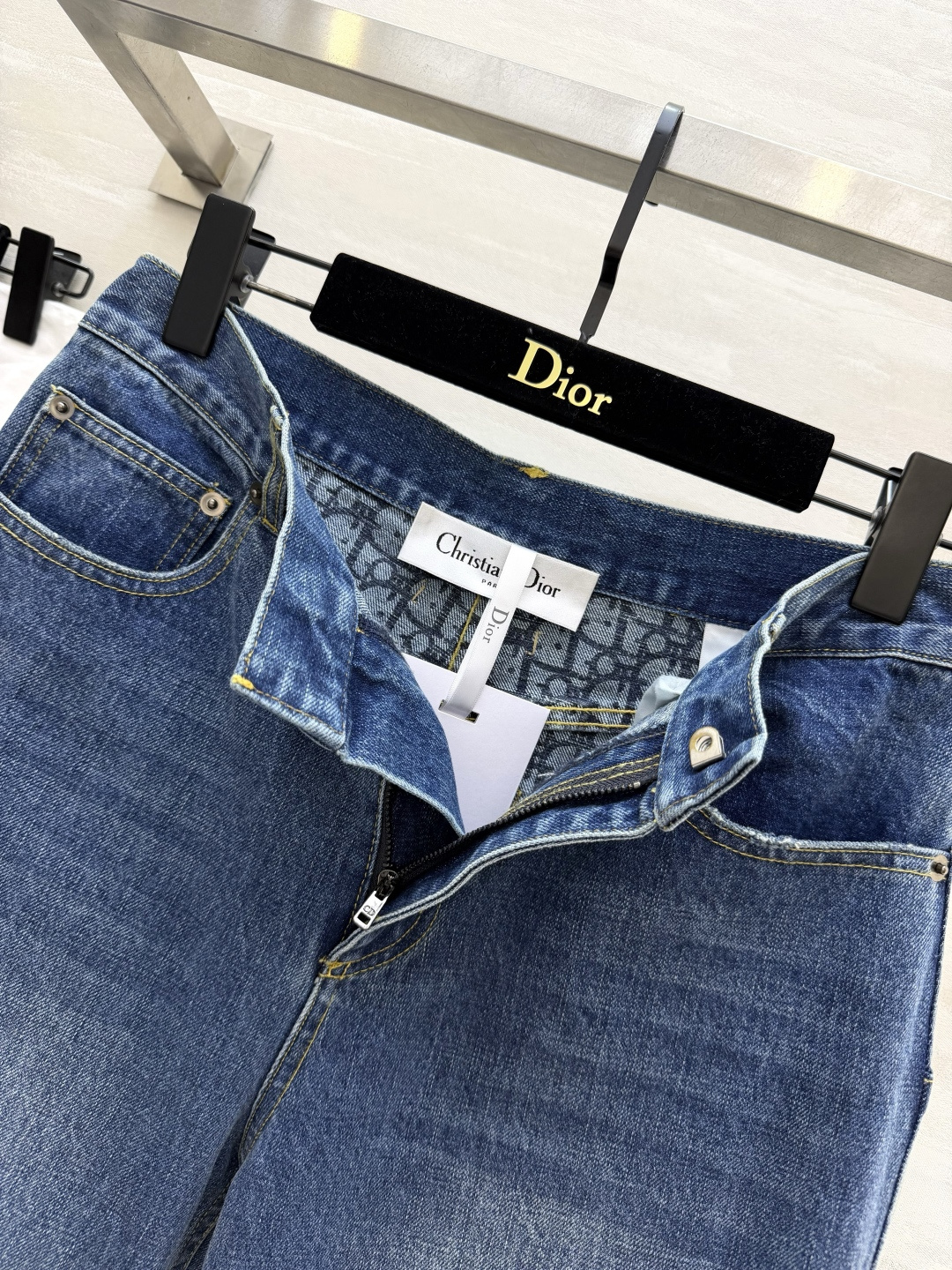 💙#DIO♡²⁶复古水洗阔腿微喇牛仔裤 一条穿出满屏长腿与松弛高级感 经典复古牛仔蓝 自然怀旧水洗做旧 