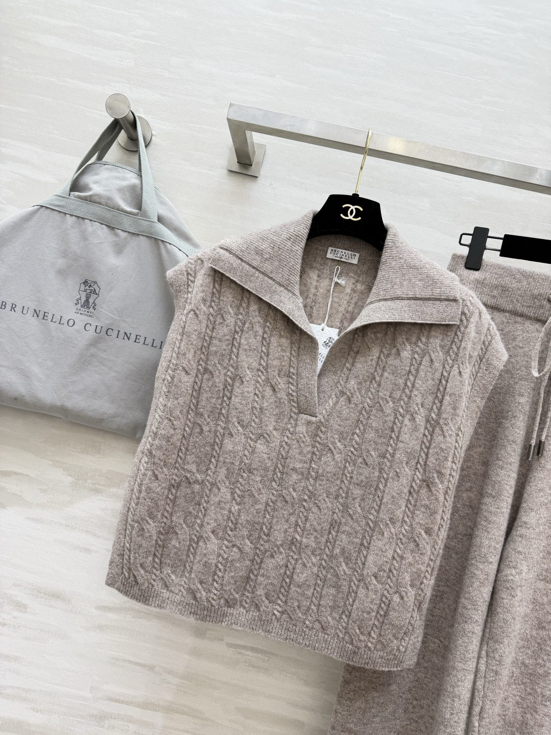 #Brunello Cucinell♡²⁶慵懒绵羊毛针织套装 骨子里流淌的意式轻奢温柔✨经典麻花纹理翻领
