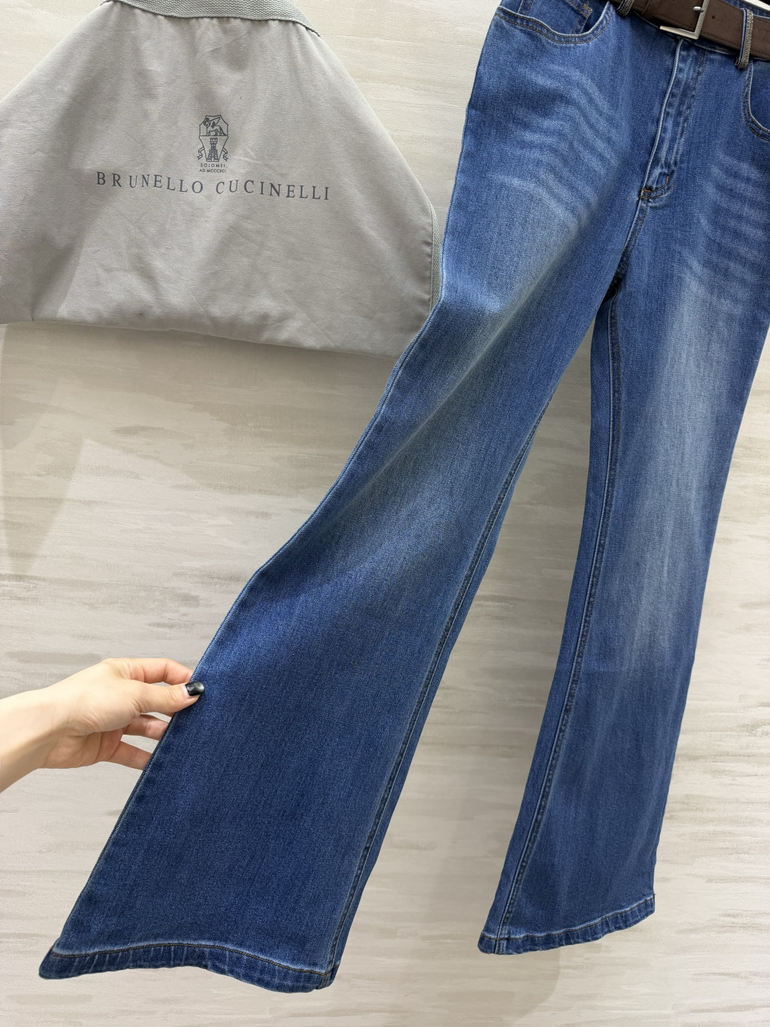 Brunello Cucinell♡²⁶氛围感微喇牛仔裤✨经典复古水洗丹宁 自带高级柔光质感 高腰黄金微