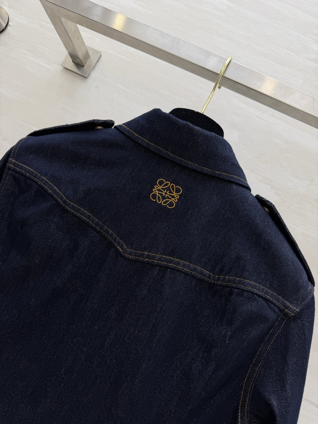 LOEW♡²⁶原浆深蓝工装牛仔衬衣 经典原色牛仔 自带高级冷调质感 不浮夸的原生丹宁 越穿越有专属复古韵