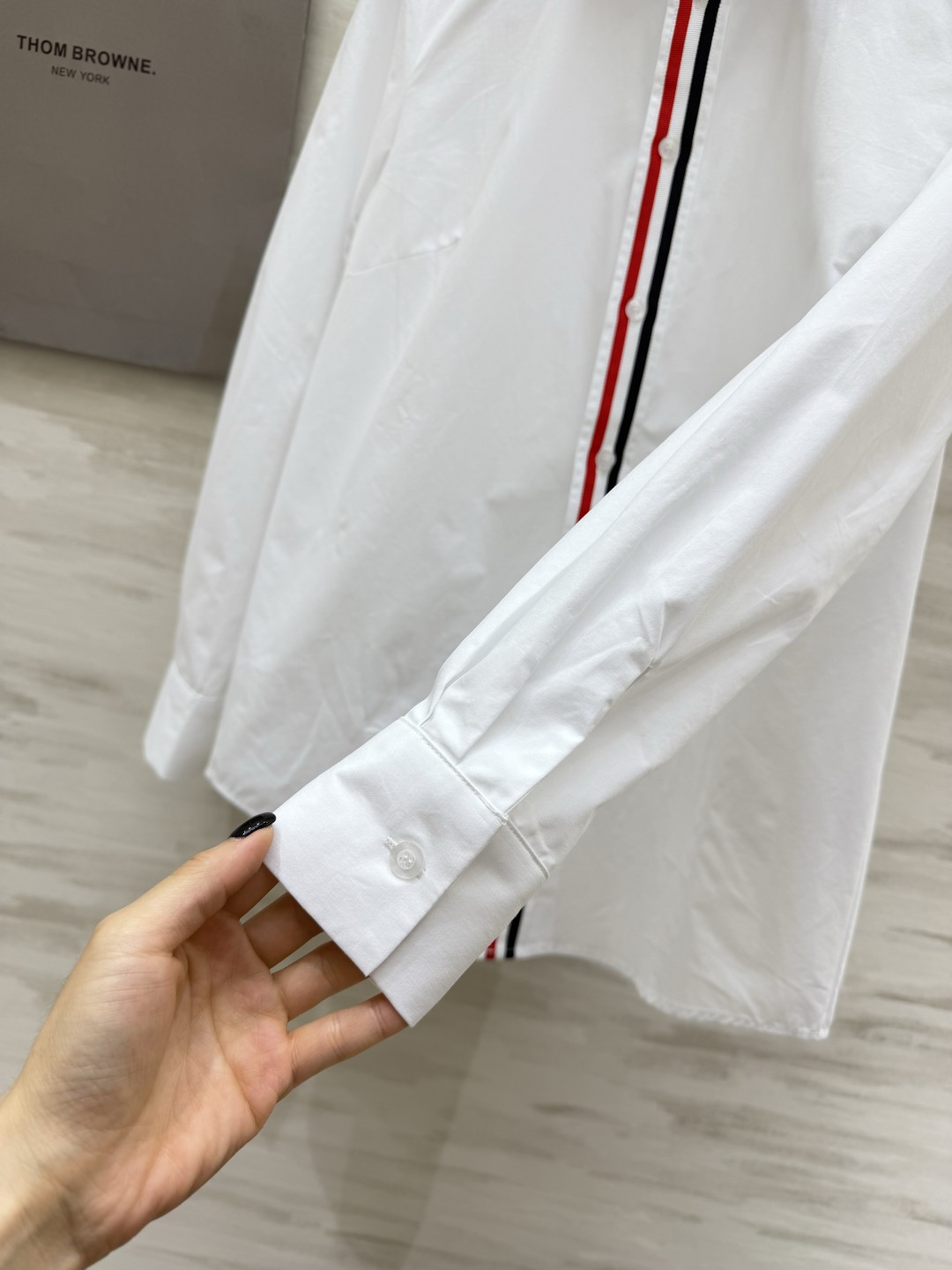 Thom Brown♡²⁶经典红白蓝织带白衬衫 永不过时的轻奢通勤天花板🤍挺括抗皱的优质棉感面料 上身利