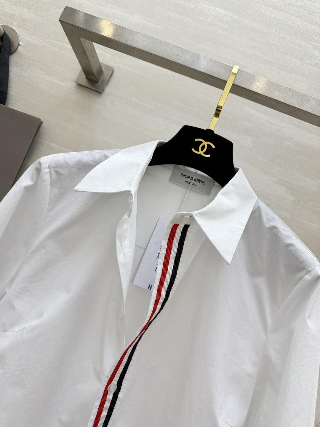 Thom Brown♡²⁶经典红白蓝织带白衬衫 永不过时的轻奢通勤天花板🤍挺括抗皱的优质棉感面料 上身利