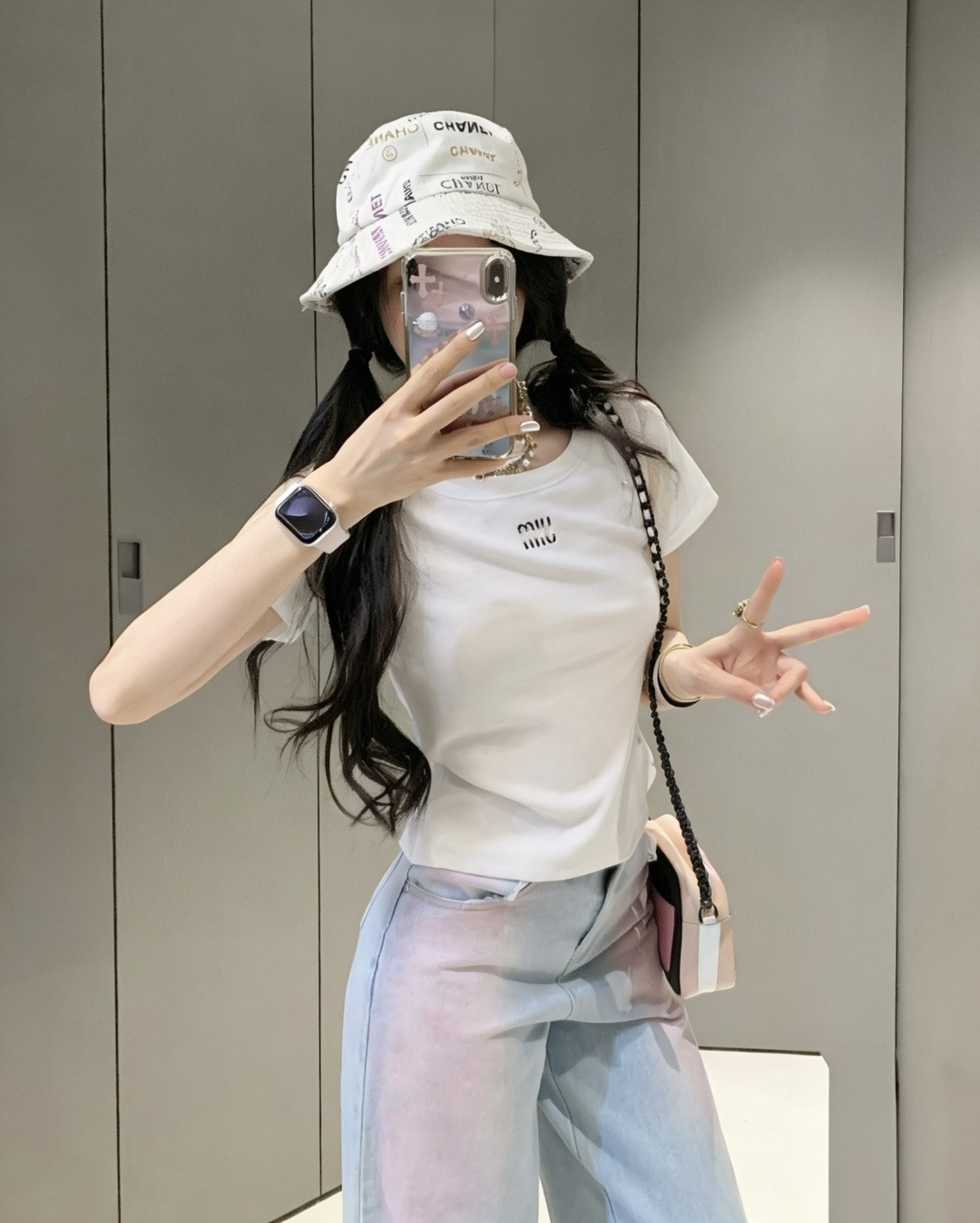 #MiuMi♡²⁶经典极简小白T｜甜妹专属天花板🤍 永远被干净简约的基础款拿捏心动！利落正肩圆领版型 轻