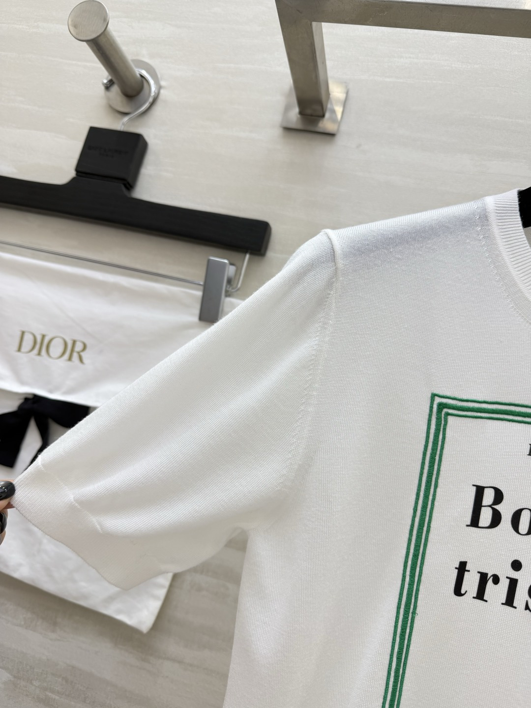 Dio♡²⁶经典Sagan标语针织短袖上衣✨「Bonjour tristesse 」法式文学浪漫直接拉满