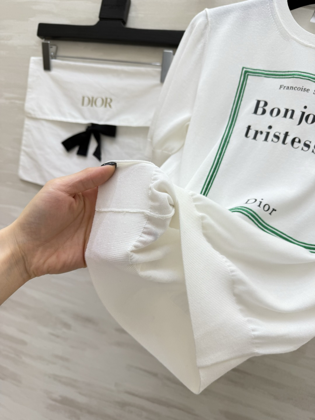 Dio♡²⁶经典Sagan标语针织短袖上衣✨「Bonjour tristesse 」法式文学浪漫直接拉满