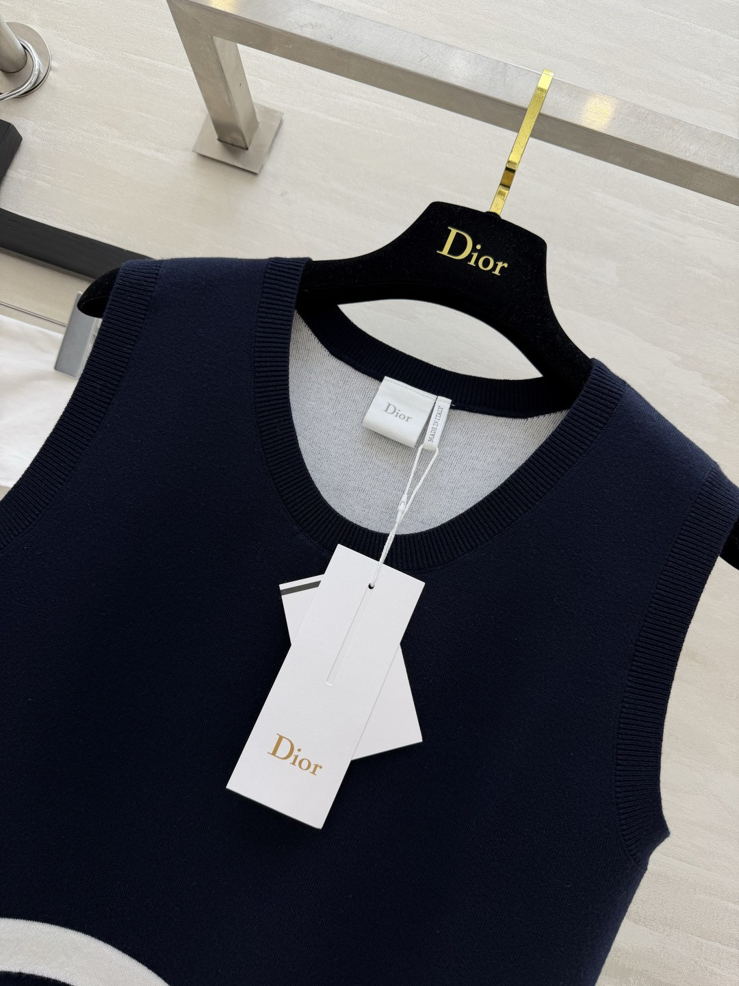 #Dio♡²⁶经典条纹针织马甲 藏青高级底色｜简约撞色条纹 低调刺绣logo加持 软糯亲肤针织面料显瘦百
