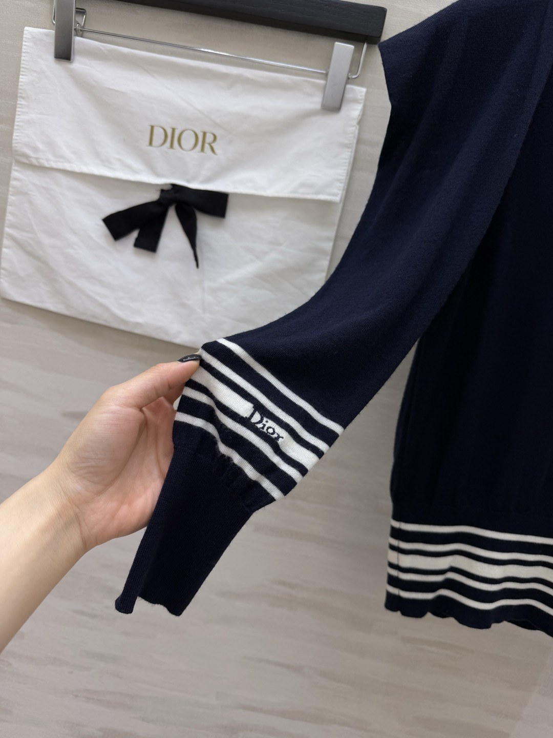 Dio♡²⁶假两件披肩针织上衣 元气浅黄+经典藏青双色可选 自带披肩造型 不用额外搭配 轻松穿出层次感 