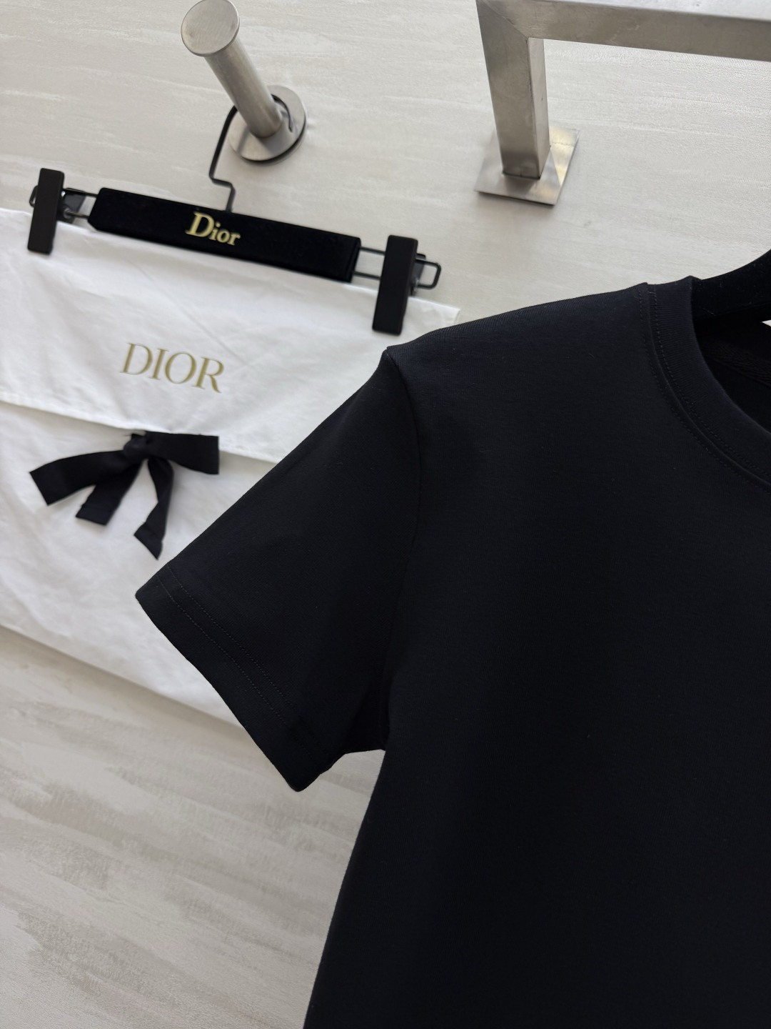 Dio♡²⁶幸运四叶草刺绣🪡T恤 经典黑白灰三色刚需 精致刺绣小标 低调轻奢 亲肤透气面料 舒适显瘦 万