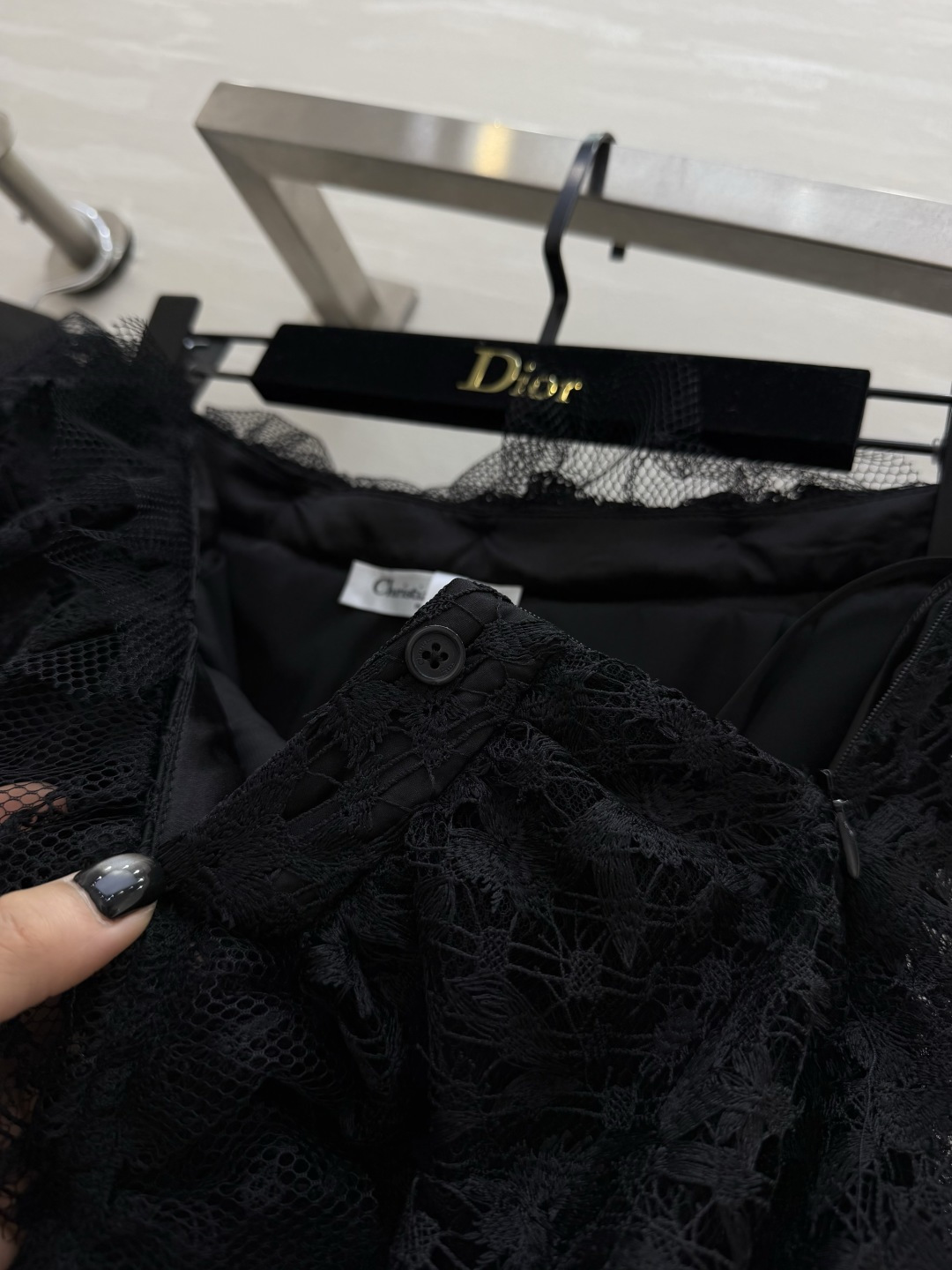 DIO♡²⁶重工蕾丝半裙 温柔又仙气 通体精致镂空花卉纹理 重工细腻超有质感 高腰荷叶花边腰头 轻松收紧