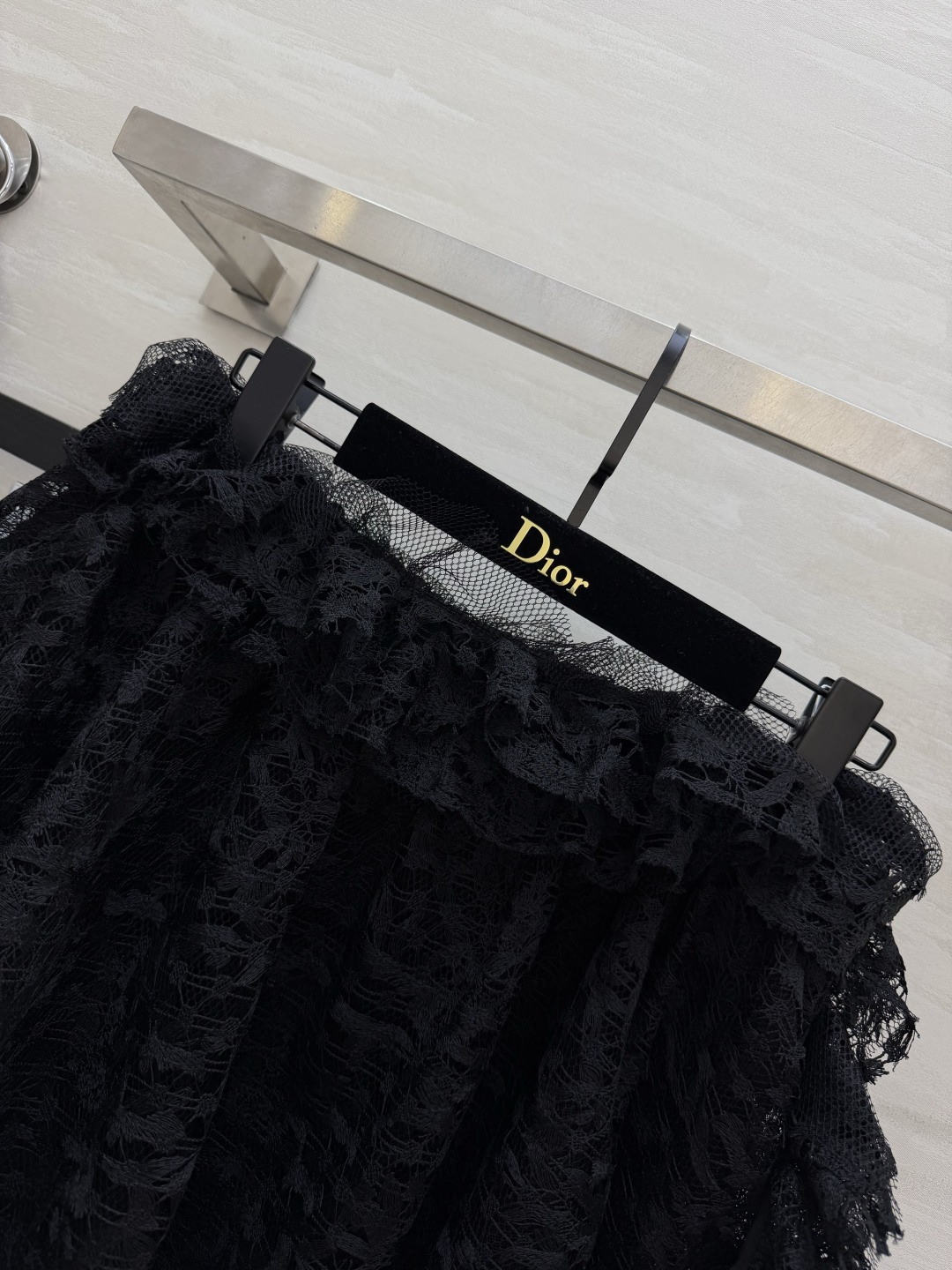DIO♡²⁶重工蕾丝半裙 温柔又仙气 通体精致镂空花卉纹理 重工细腻超有质感 高腰荷叶花边腰头 轻松收紧