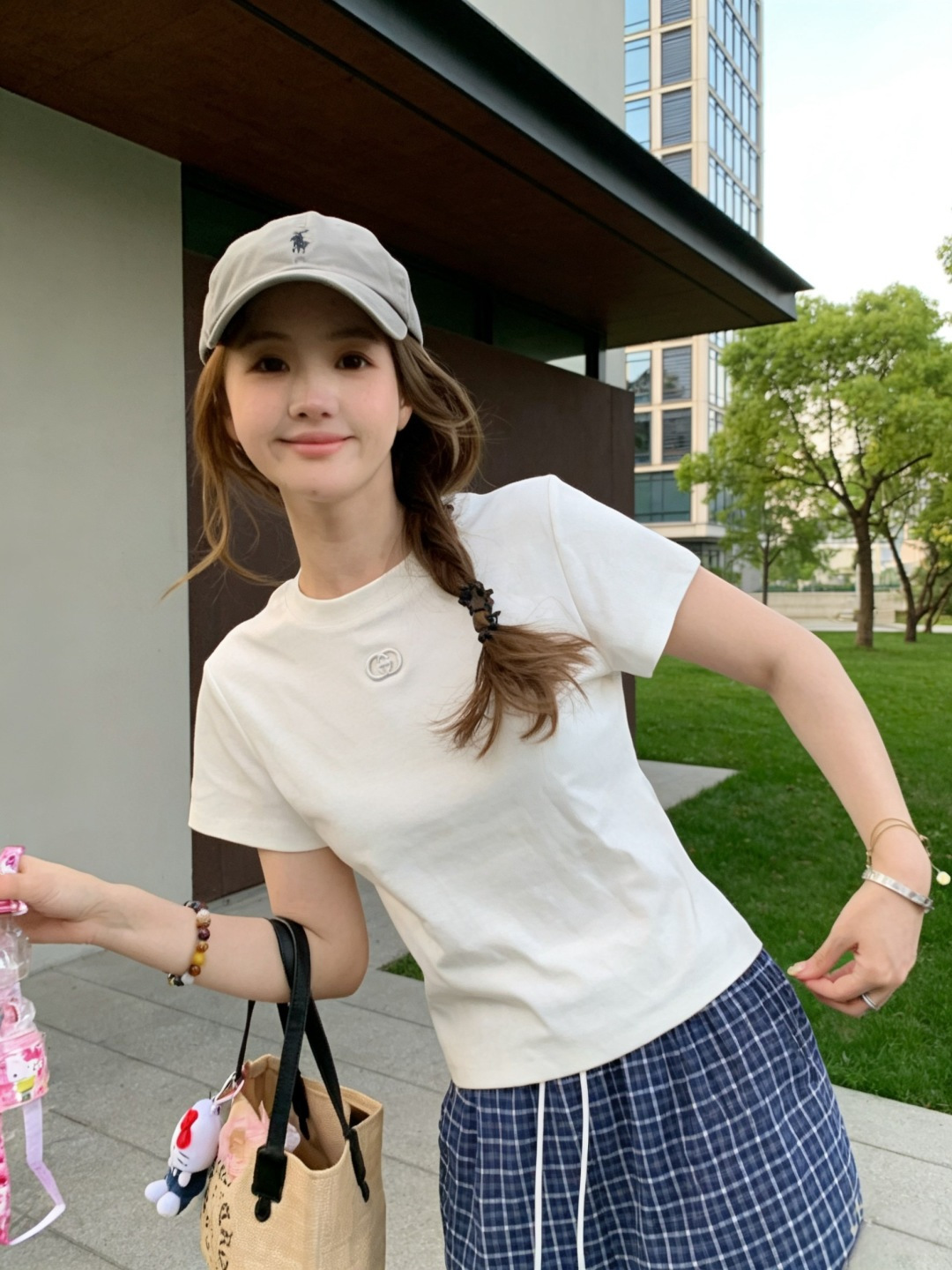 Gucc♡²⁶经典基础款短袖T恤 胸前低调立体双G小标 精致又不张扬 经典圆领版型 贴合脖颈、修饰头肩比