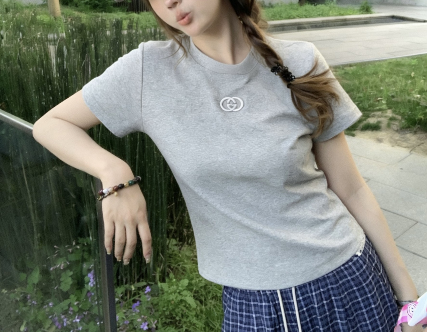 Gucc♡²⁶经典基础款短袖T恤 胸前低调立体双G小标 精致又不张扬 经典圆领版型 贴合脖颈、修饰头肩比