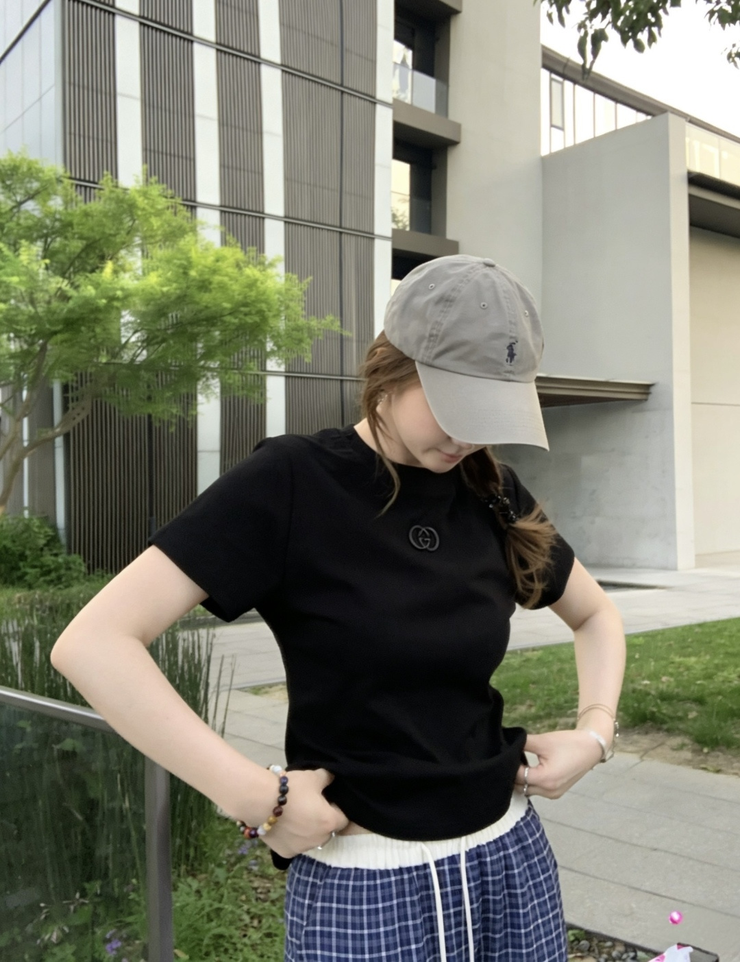 Gucc♡²⁶经典基础款短袖T恤 胸前低调立体双G小标 精致又不张扬 经典圆领版型 贴合脖颈、修饰头肩比