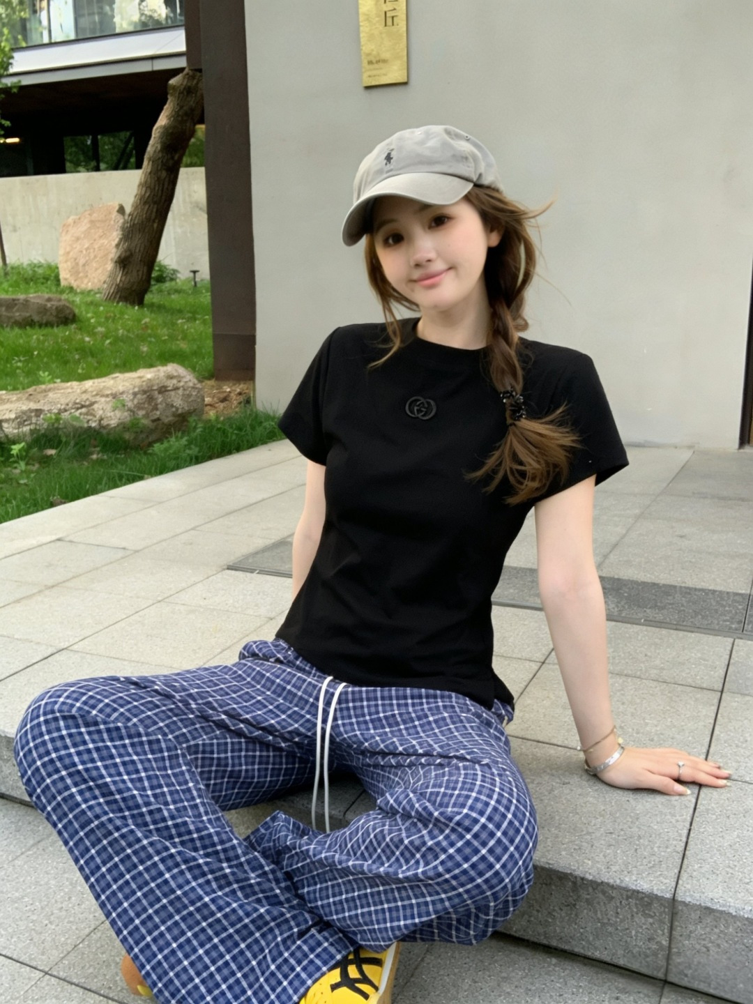 Gucc♡²⁶经典基础款短袖T恤 胸前低调立体双G小标 精致又不张扬 经典圆领版型 贴合脖颈、修饰头肩比