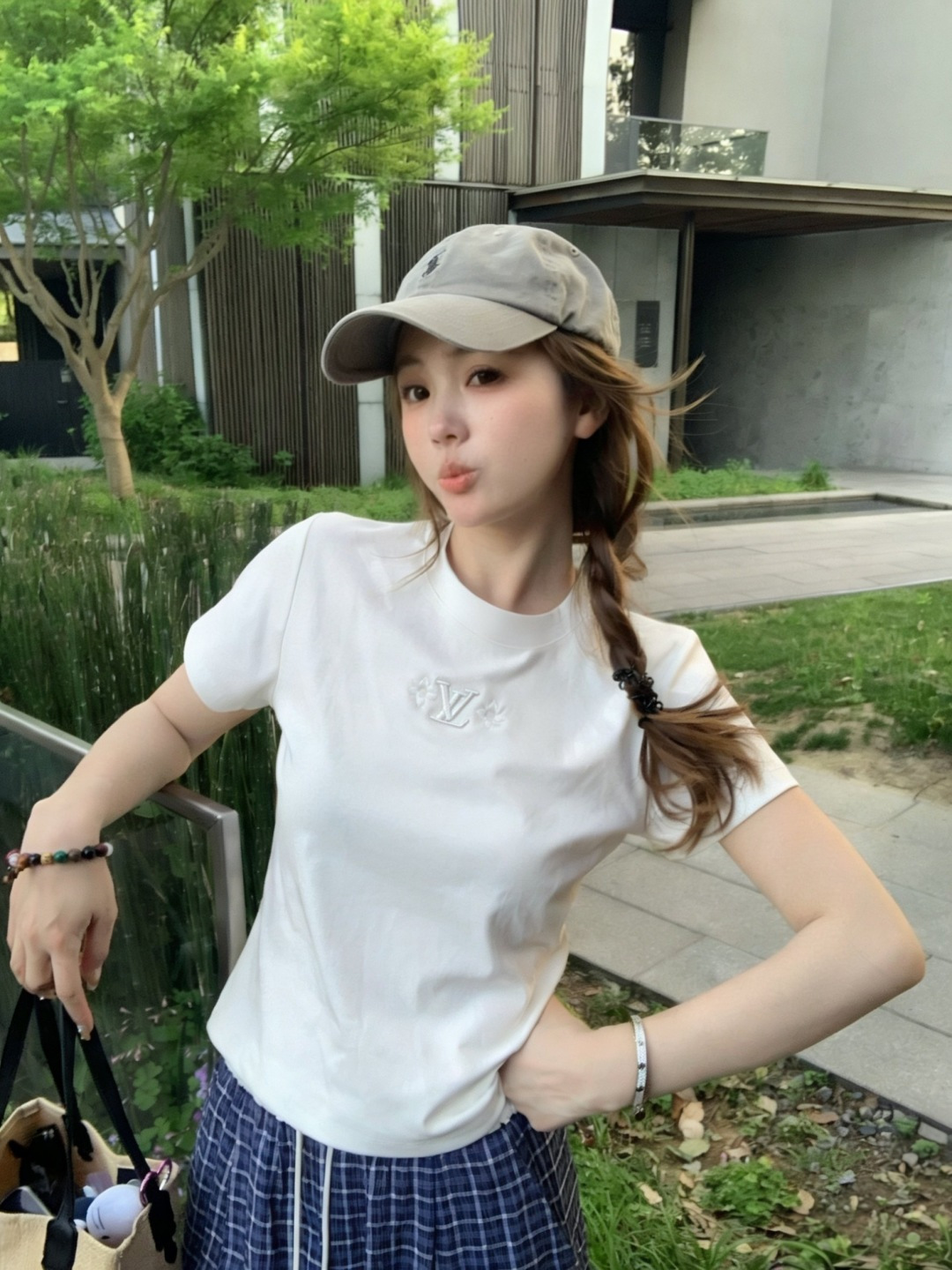 Lvvv²⁶ss经典刺绣老花T恤黑白两色，高级感直接拉满✨立体刺绣logo低调又显贵软糯亲肤的面料，上身