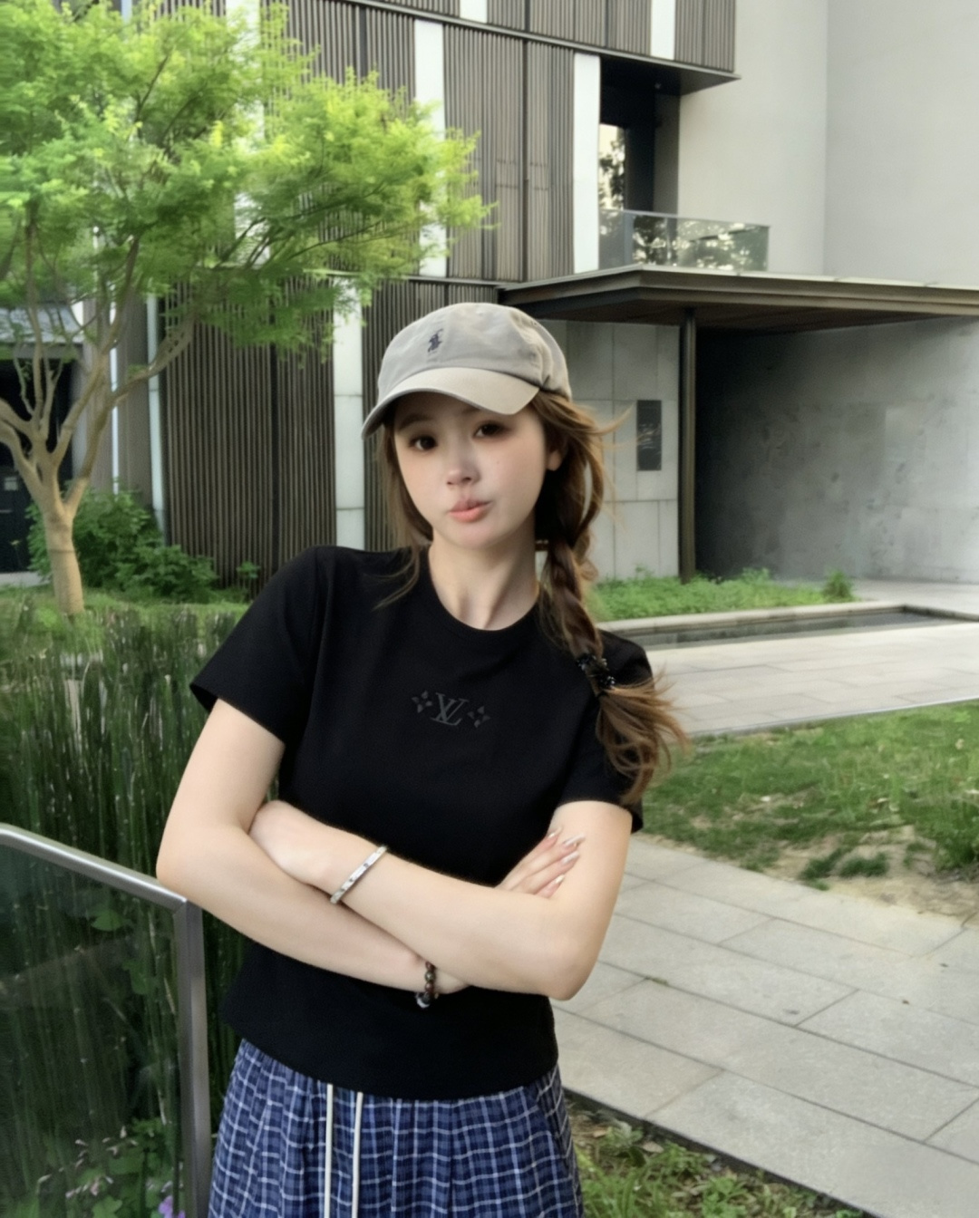 Lvvv²⁶ss经典刺绣老花T恤黑白两色，高级感直接拉满✨立体刺绣logo低调又显贵软糯亲肤的面料，上身