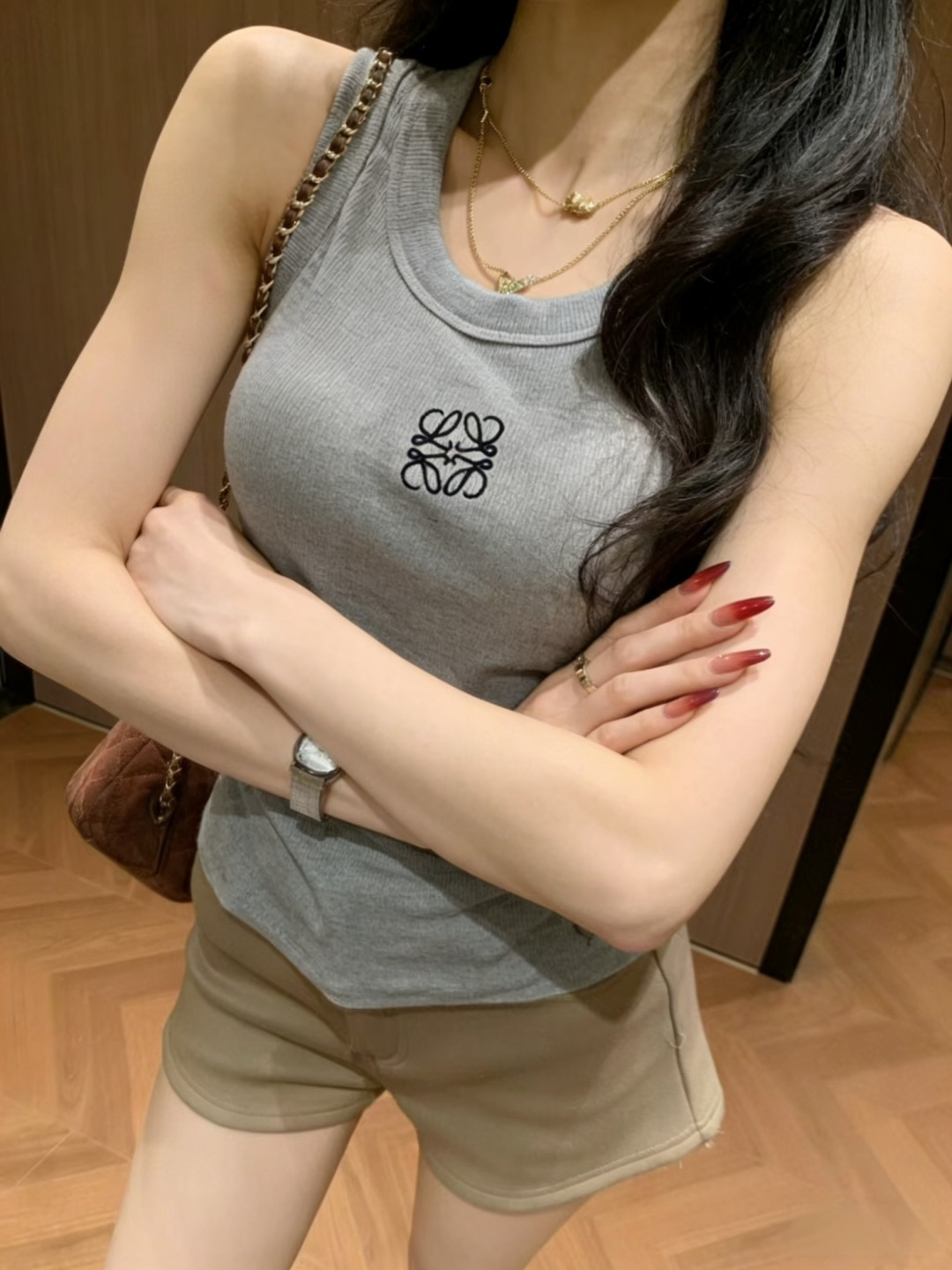 ✨Loew♡²⁶ss刺绣坑条背心 春夏穿搭的万能内搭神器 经典坑条针织面料 弹力拉满 胸口标志性Anag