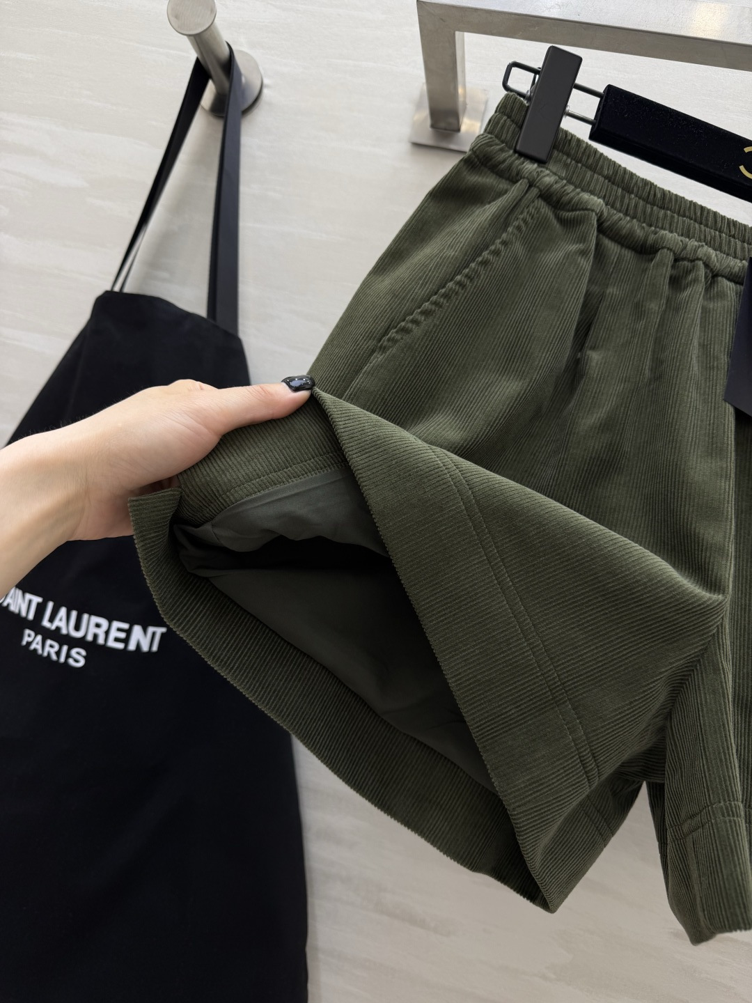 SAINT LAUREN♡²⁶灯芯绒休闲短裤三色齐发｜深棕/军绿/藏蓝自带复古滤镜 刚需款✨软糯灯芯绒面
