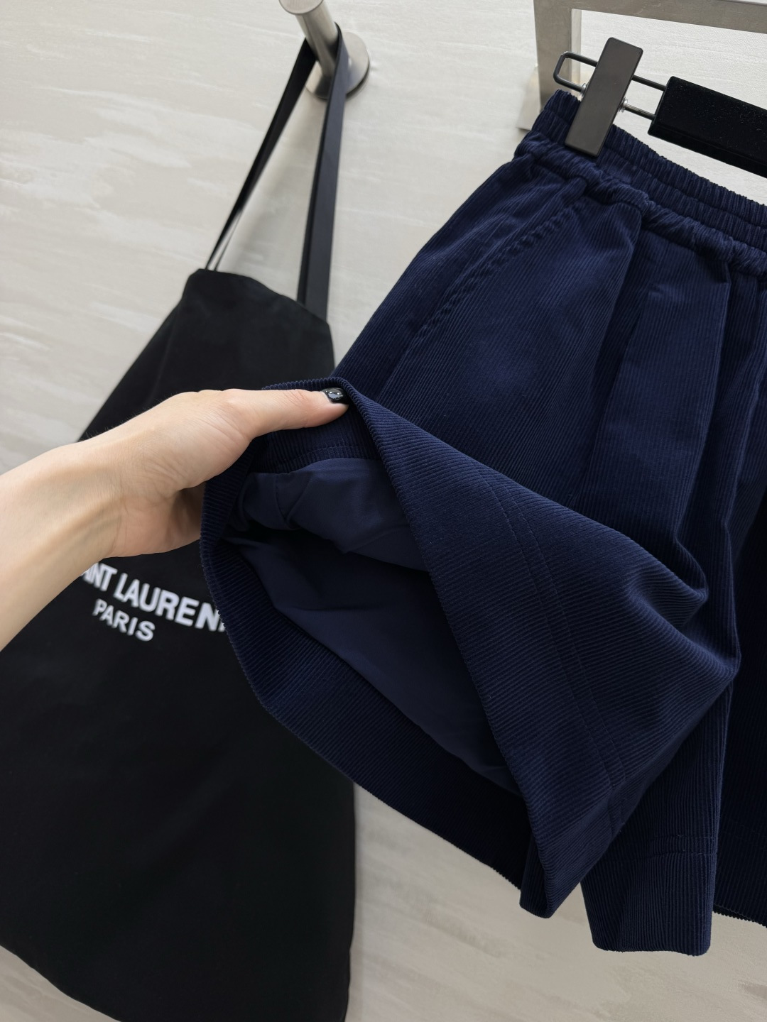 SAINT LAUREN♡²⁶灯芯绒休闲短裤三色齐发｜深棕/军绿/藏蓝自带复古滤镜 刚需款✨软糯灯芯绒面