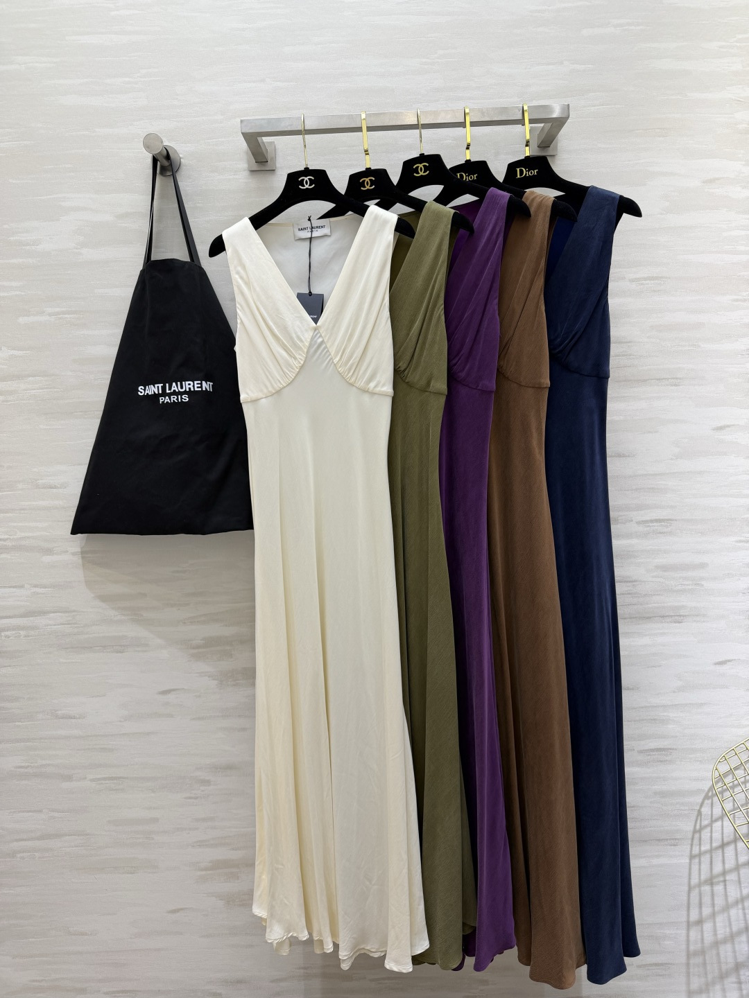SAINT LAUREN♡²⁶气质V领无袖长裙五色齐发｜白/绿/紫/棕/藏蓝✨自带电影女主氛围感的神裙V