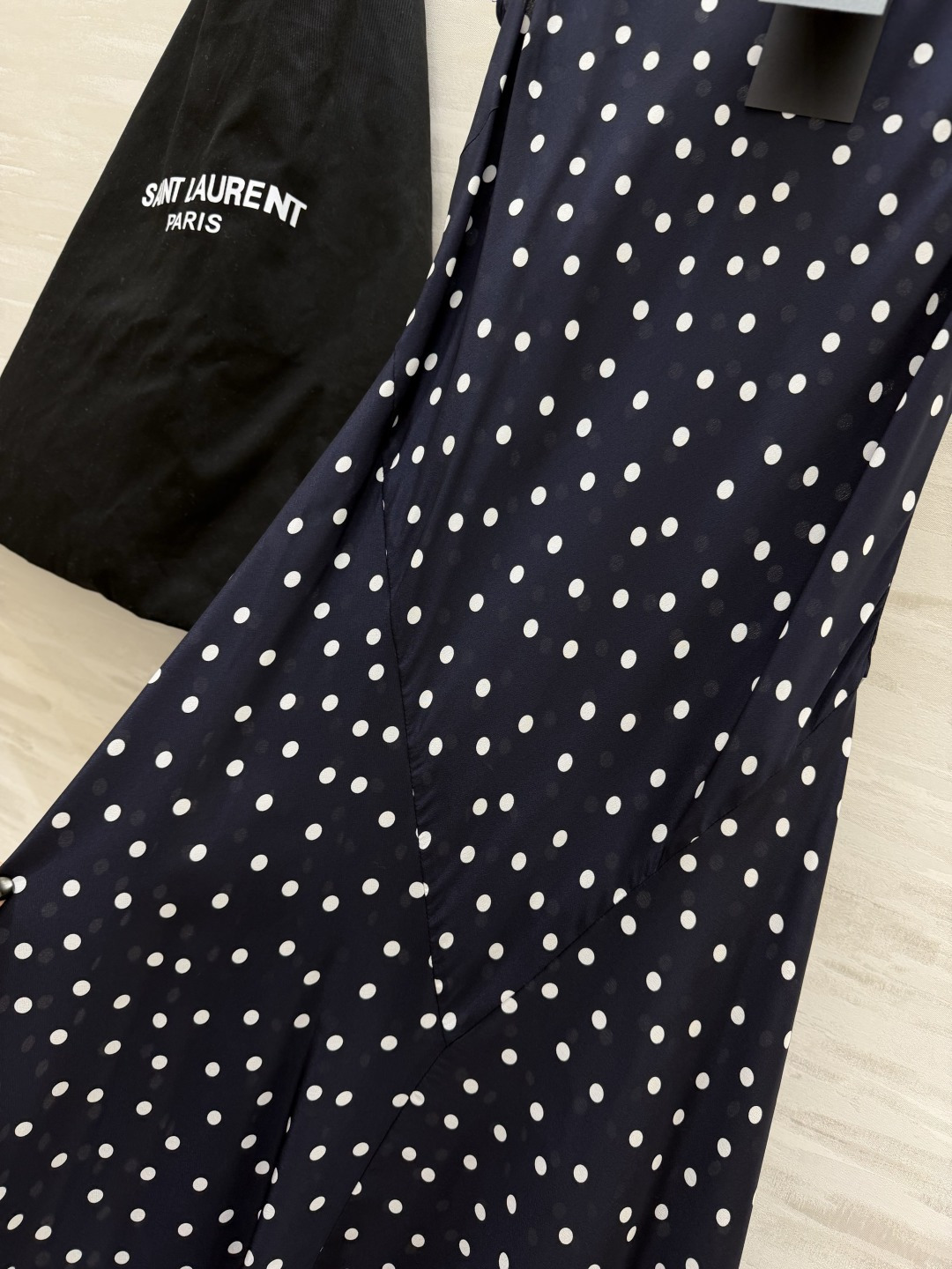 SAINT LAUREN²⁶复古风无袖真丝长裙波点/花卉两款齐发✨自带法式电影女主氛围感轻盈垂坠面料，上