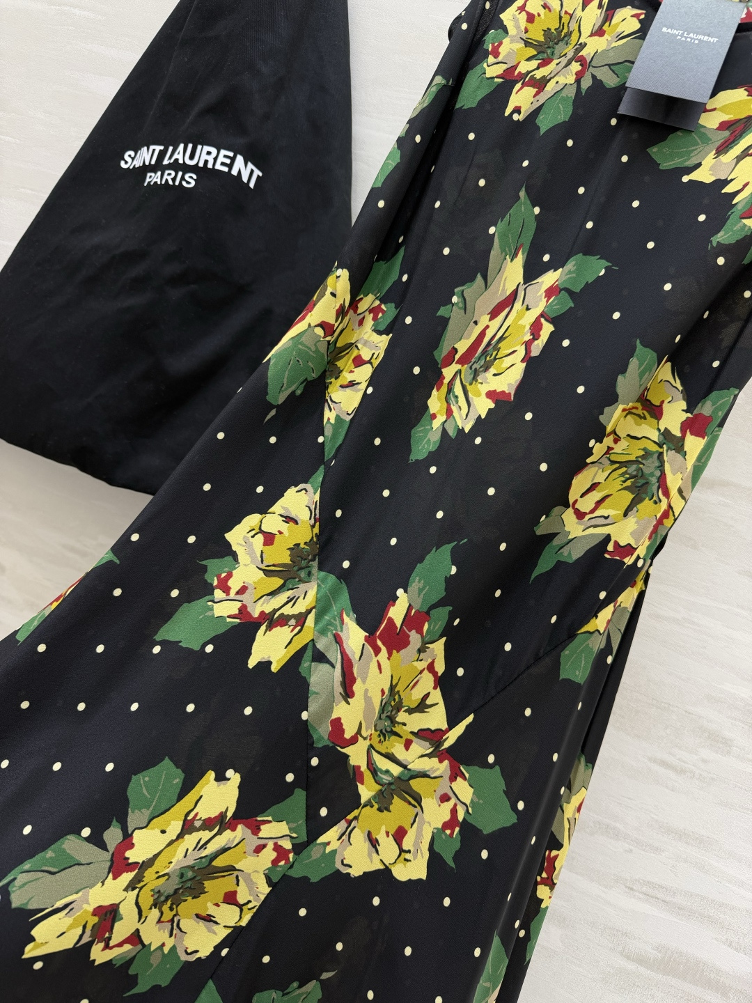 SAINT LAUREN²⁶复古风无袖真丝长裙波点/花卉两款齐发✨自带法式电影女主氛围感轻盈垂坠面料，上