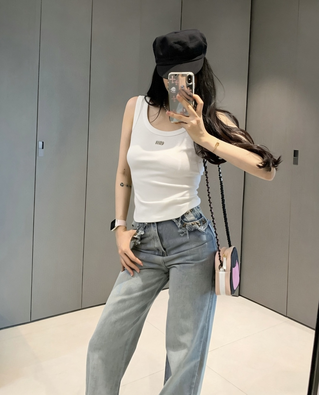 MiuMi♡²⁶ss经典小标罗纹背心白/灰/黑三色齐发✨自带千金感的万能内搭天花板高弹罗纹面料，贴身显瘦