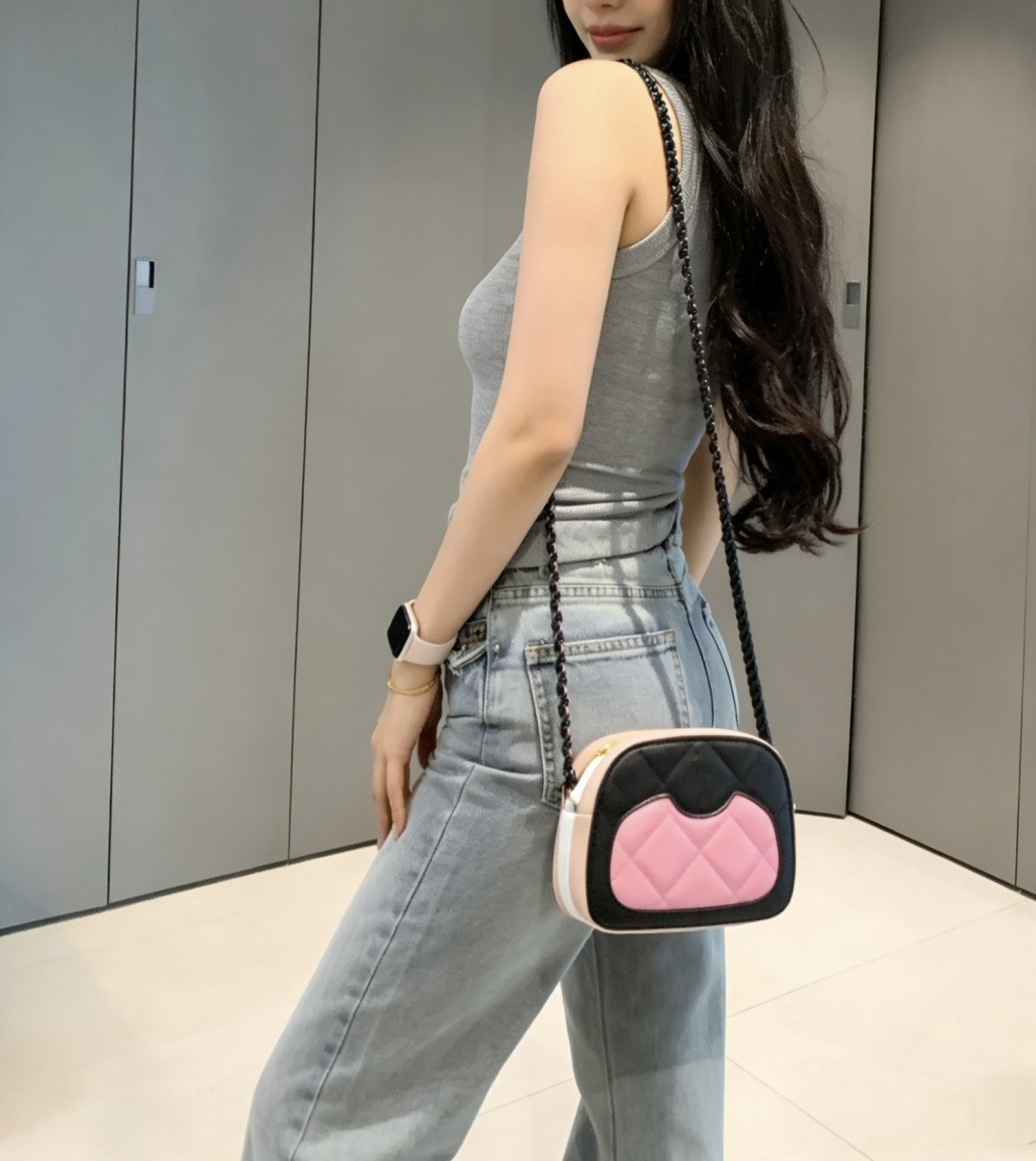 MiuMi♡²⁶ss经典小标罗纹背心白/灰/黑三色齐发✨自带千金感的万能内搭天花板高弹罗纹面料，贴身显瘦