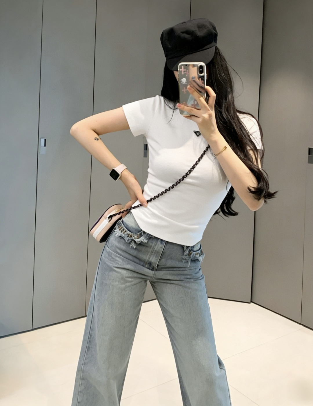 Prad♡²⁶ss经典三角标T恤白/灰/黑三色齐发✨衣橱里永不过时的高级感刚需款细腻高支棉面料，软糯亲肤