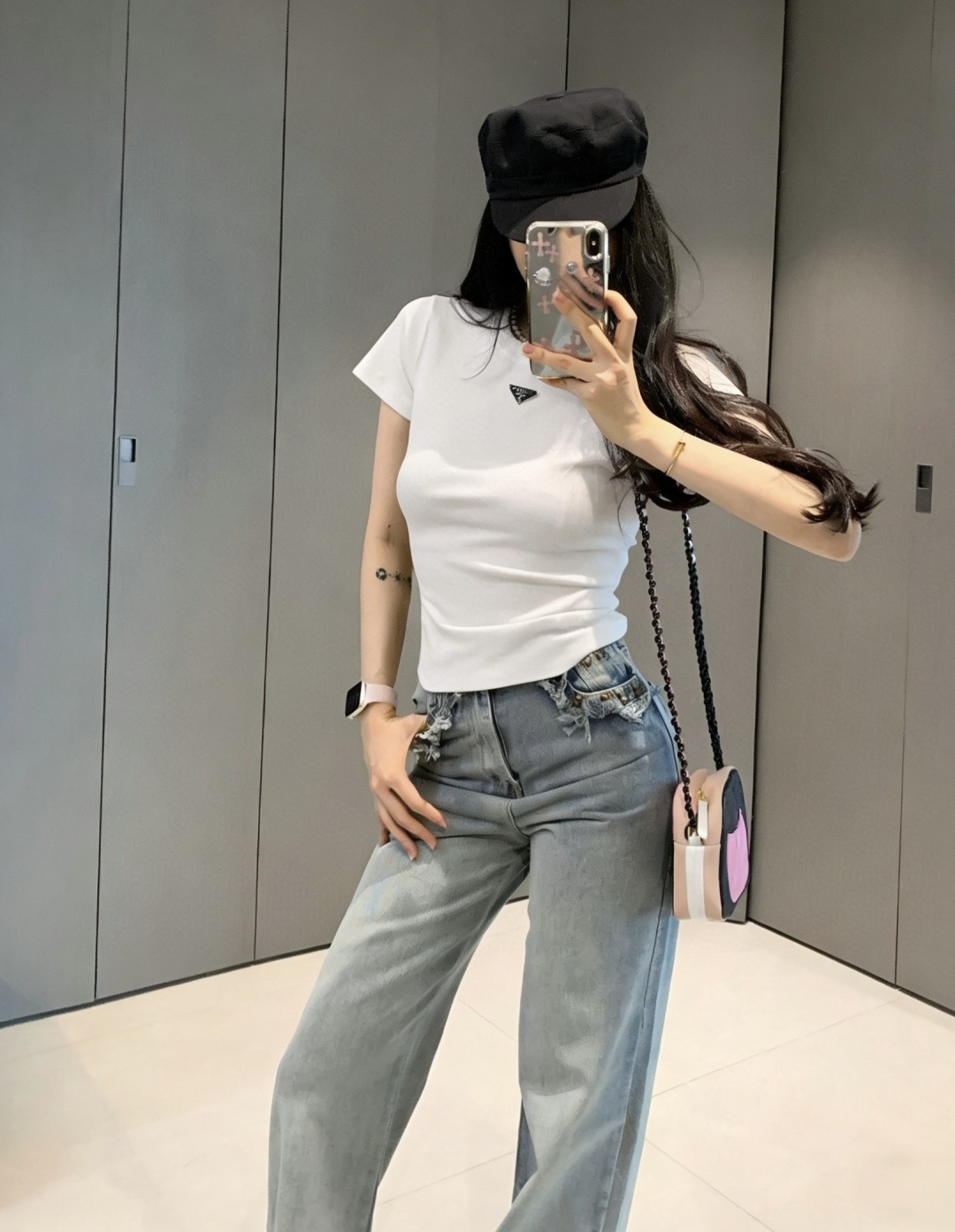 Prad♡²⁶ss经典三角标T恤白/灰/黑三色齐发✨衣橱里永不过时的高级感刚需款细腻高支棉面料，软糯亲肤