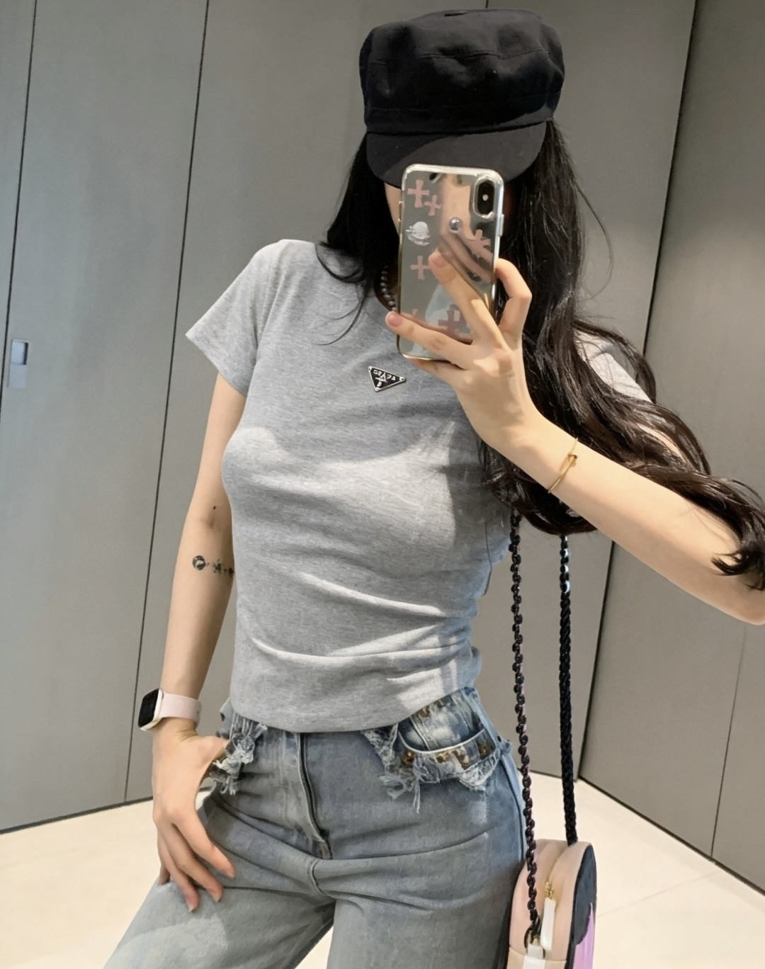 Prad♡²⁶ss经典三角标T恤白/灰/黑三色齐发✨衣橱里永不过时的高级感刚需款细腻高支棉面料，软糯亲肤