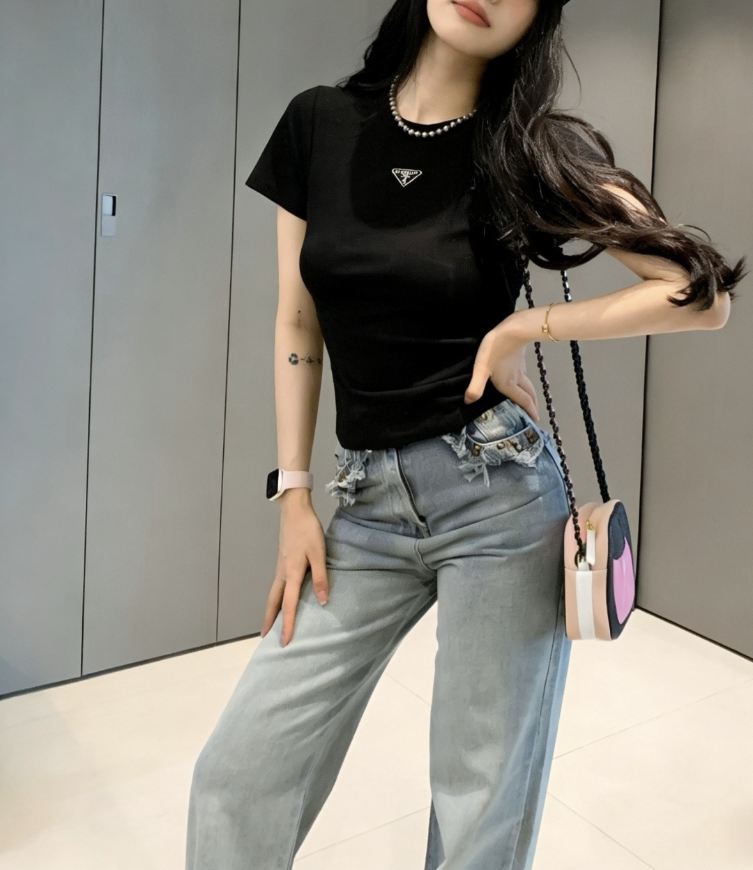 Prad♡²⁶ss经典三角标T恤白/灰/黑三色齐发✨衣橱里永不过时的高级感刚需款细腻高支棉面料，软糯亲肤
