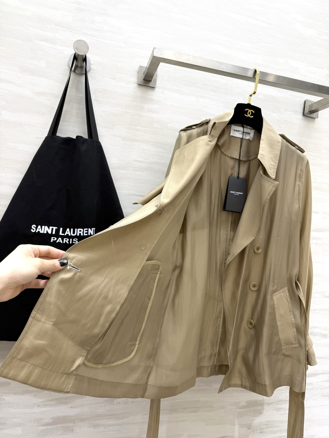 SAINT LAUREN♡²⁶轻透天丝短款风衣 轻薄天丝面料 上身自带柔光滤镜  经典双排扣+收腰系带 