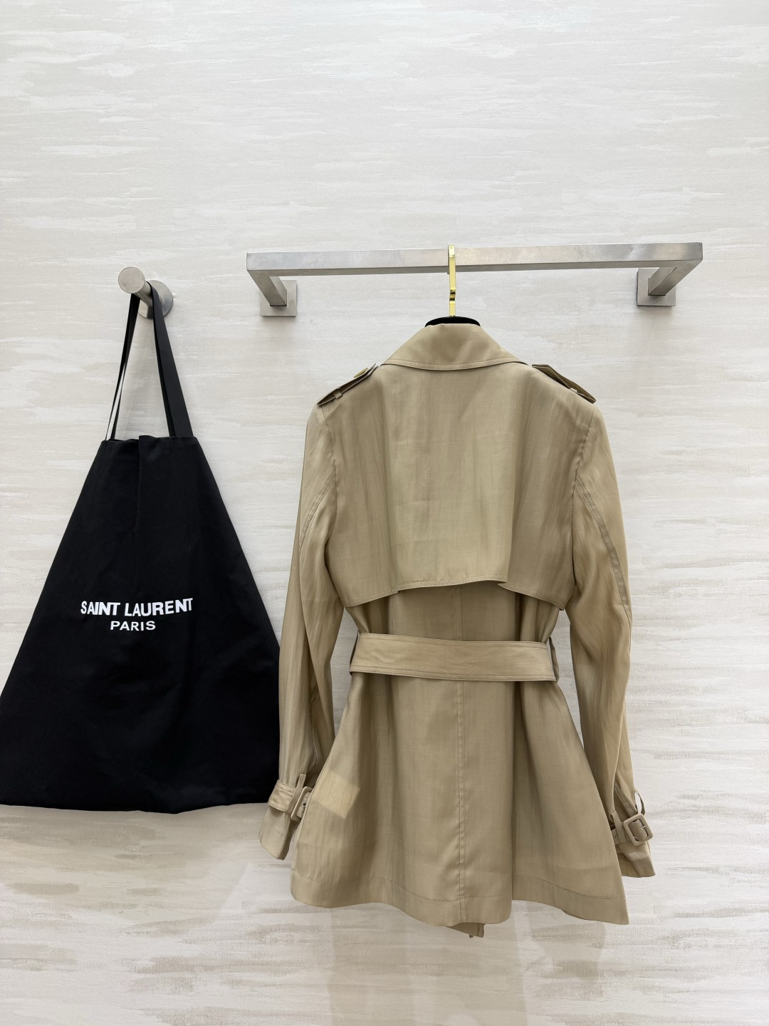 SAINT LAUREN♡²⁶轻透天丝短款风衣 轻薄天丝面料 上身自带柔光滤镜  经典双排扣+收腰系带 
