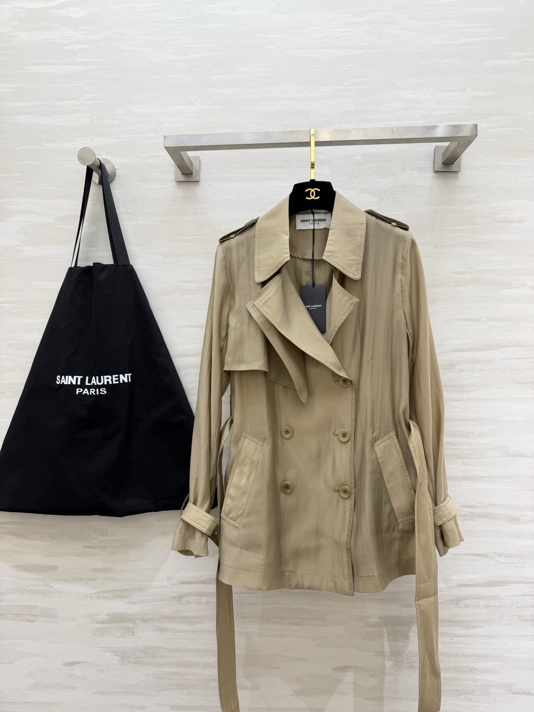 SAINT LAUREN♡²⁶轻透天丝短款风衣 轻薄天丝面料 上身自带柔光滤镜  经典双排扣+收腰系带 