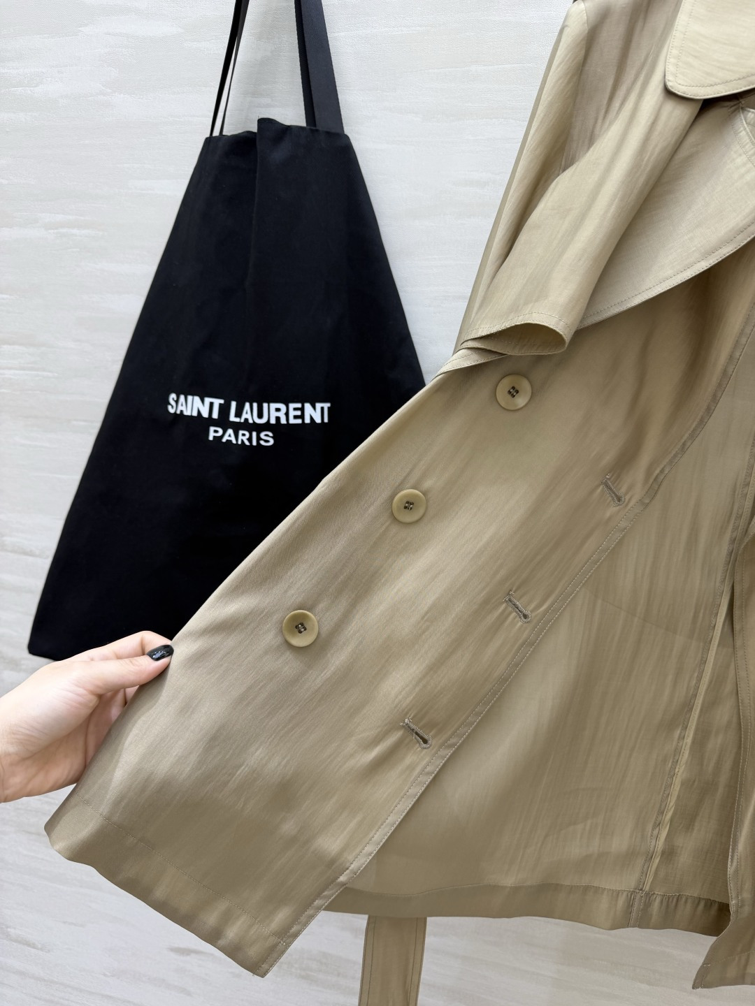 SAINT LAUREN♡²⁶轻透天丝短款风衣 轻薄天丝面料 上身自带柔光滤镜  经典双排扣+收腰系带 