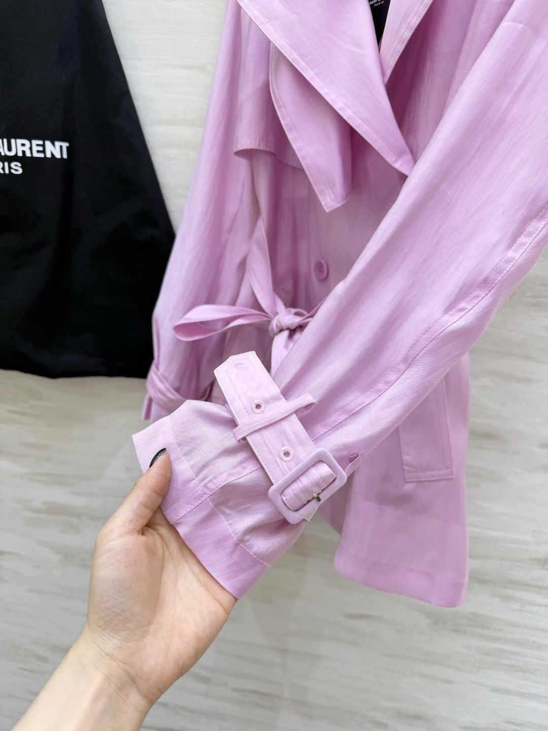 SAINT LAUREN♡²⁶轻透天丝短款风衣 轻薄天丝面料 上身自带柔光滤镜  经典双排扣+收腰系带 