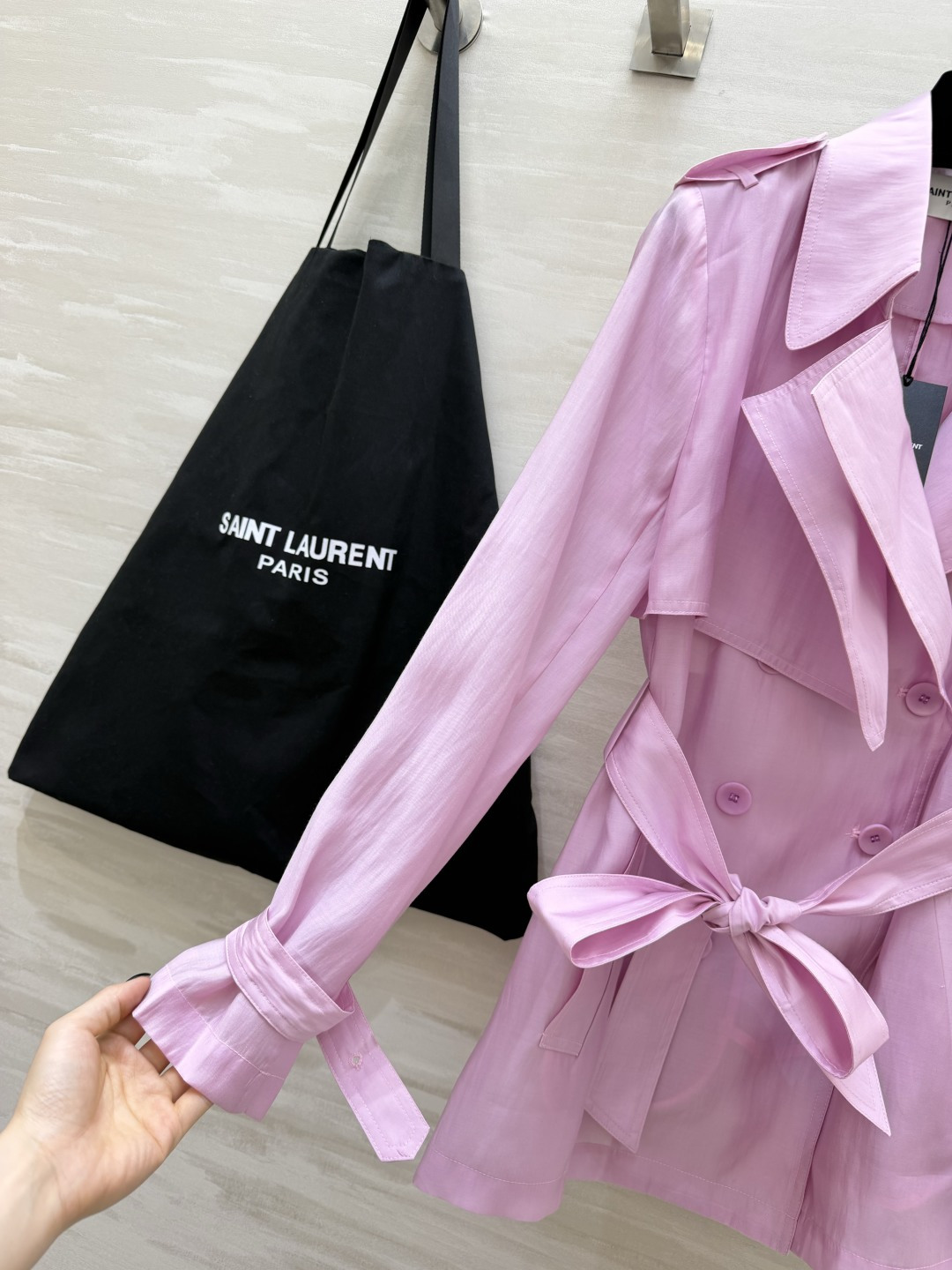 SAINT LAUREN♡²⁶轻透天丝短款风衣 轻薄天丝面料 上身自带柔光滤镜  经典双排扣+收腰系带 
